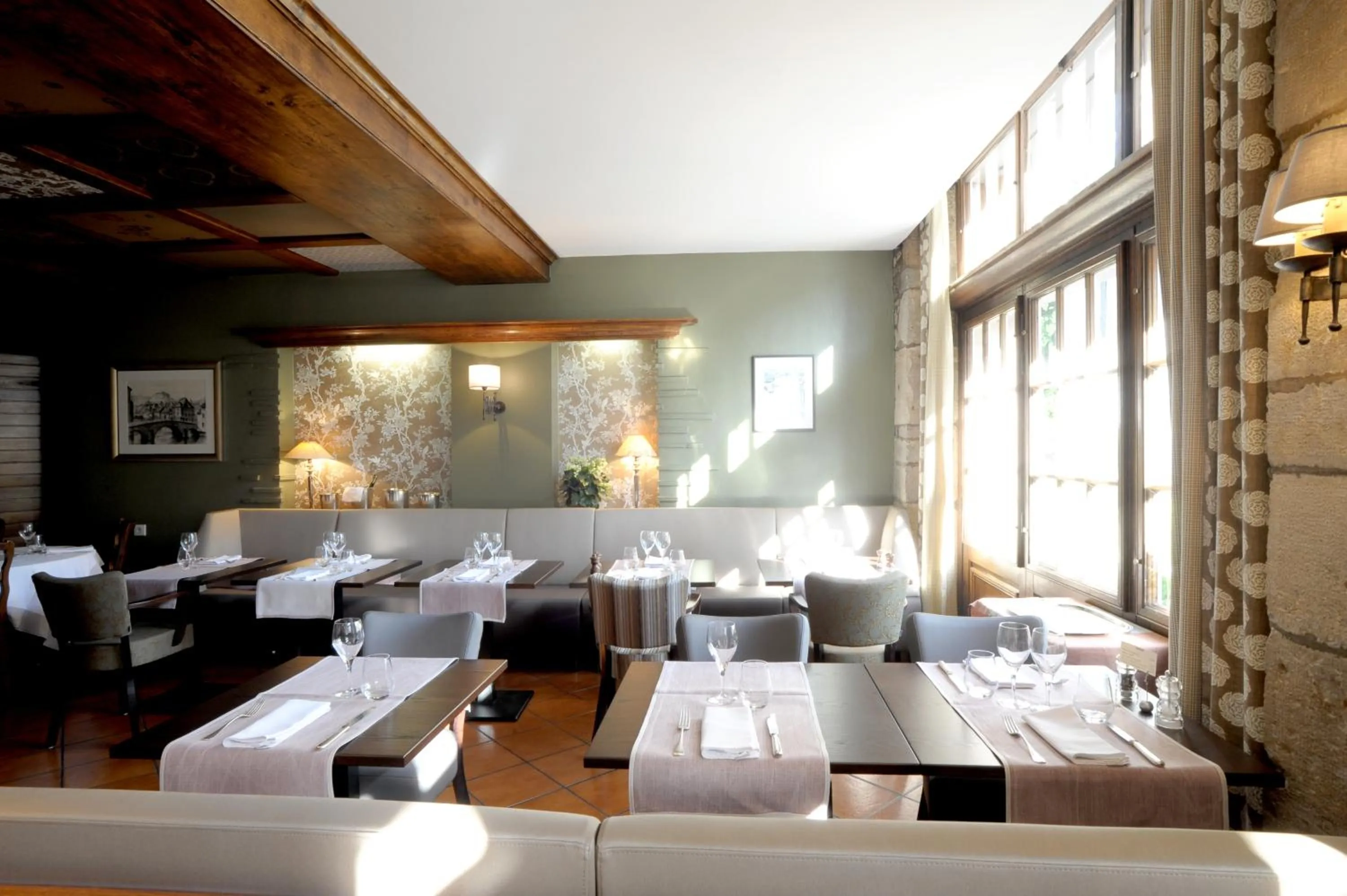 Restaurant/places to eat in Hôtel de France