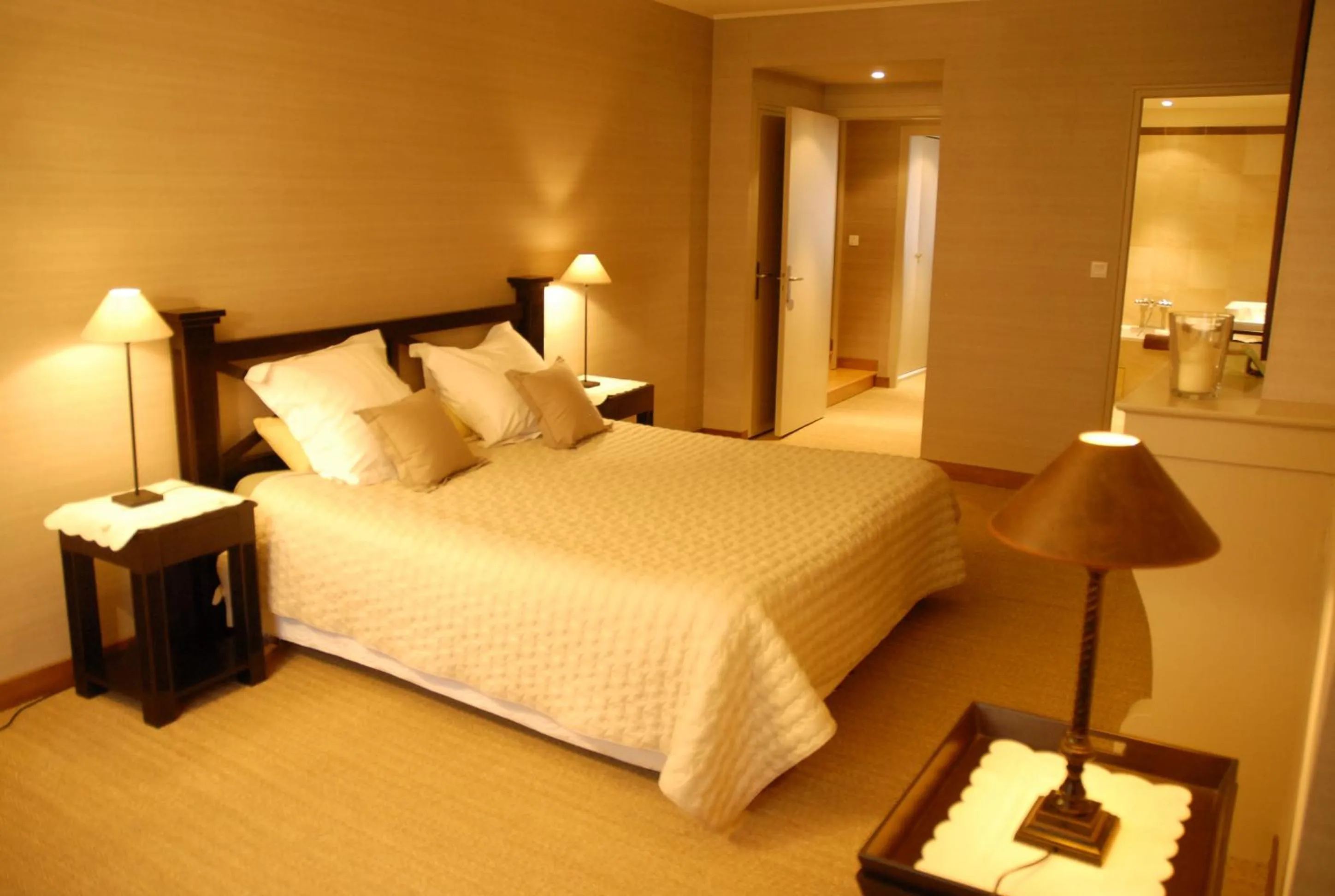 Bedroom, Bed in Hôtel de France