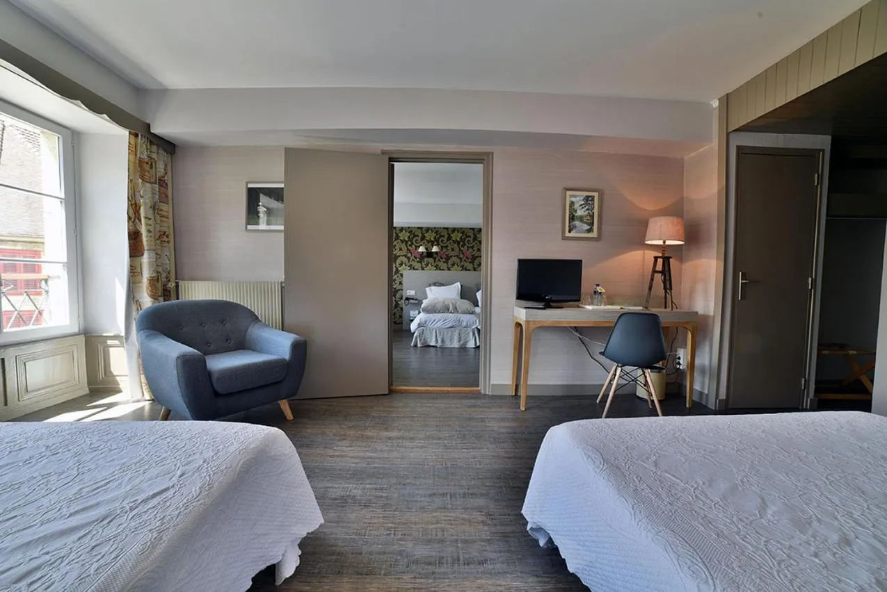 Photo of the whole room, Bed in Hôtel de France