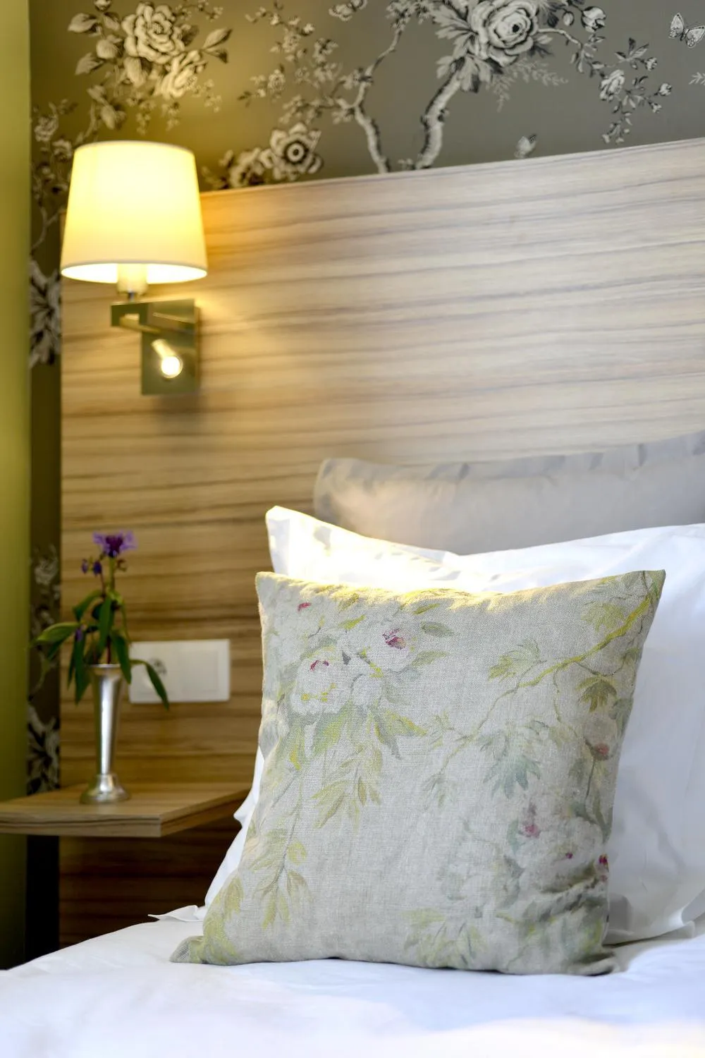 Decorative detail, Bed in Hôtel de France