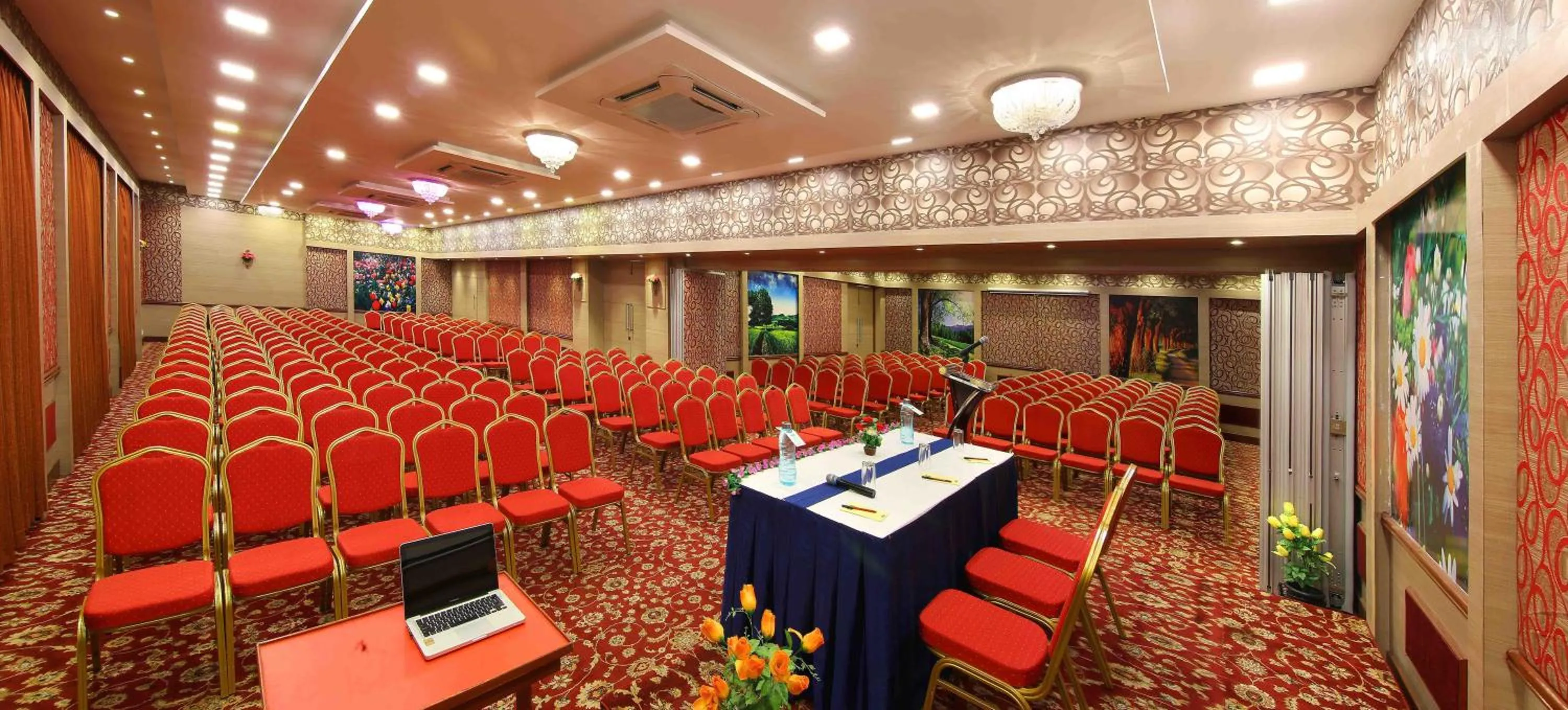 Meeting/conference room in Royal Court