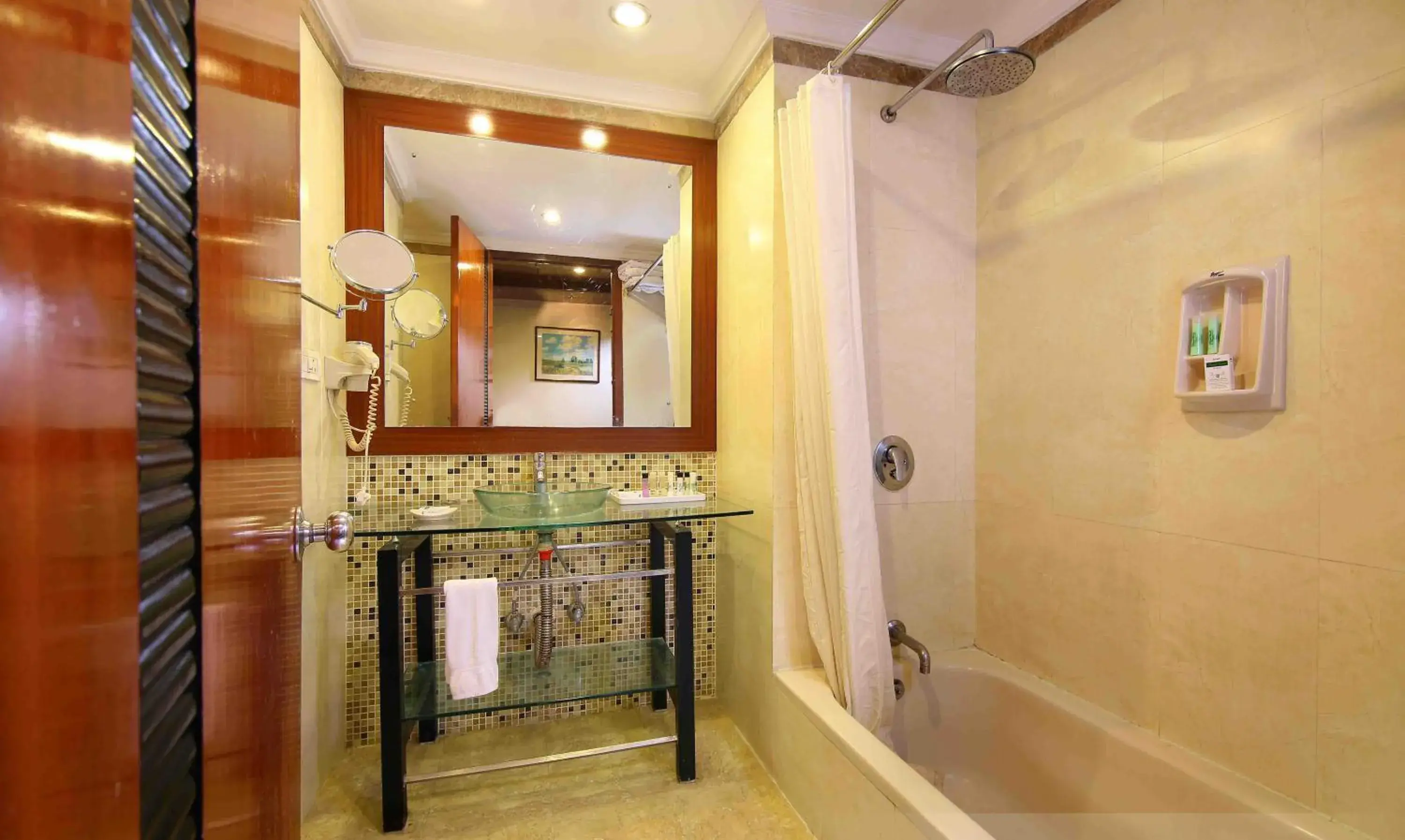 Bathroom in Royal Court Bathroom in Royal Court