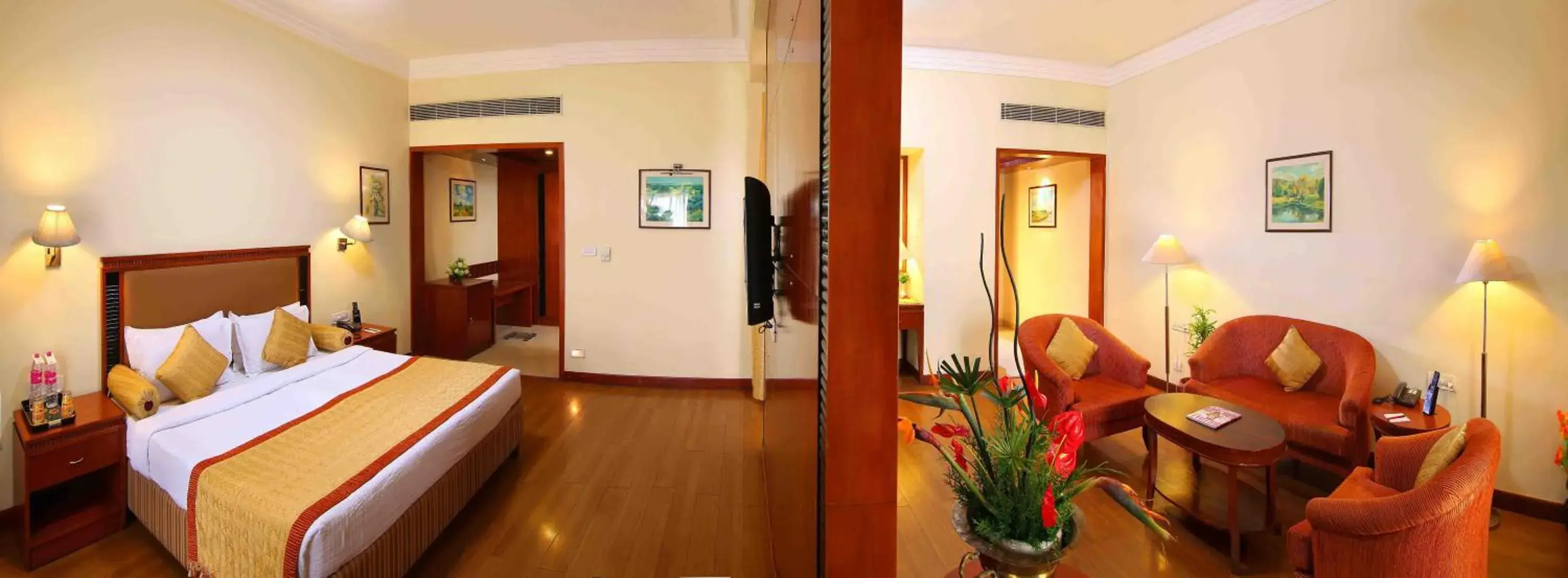 Photo of the whole room, Bed in Royal Court Photo of the whole room, Bed in Royal Court