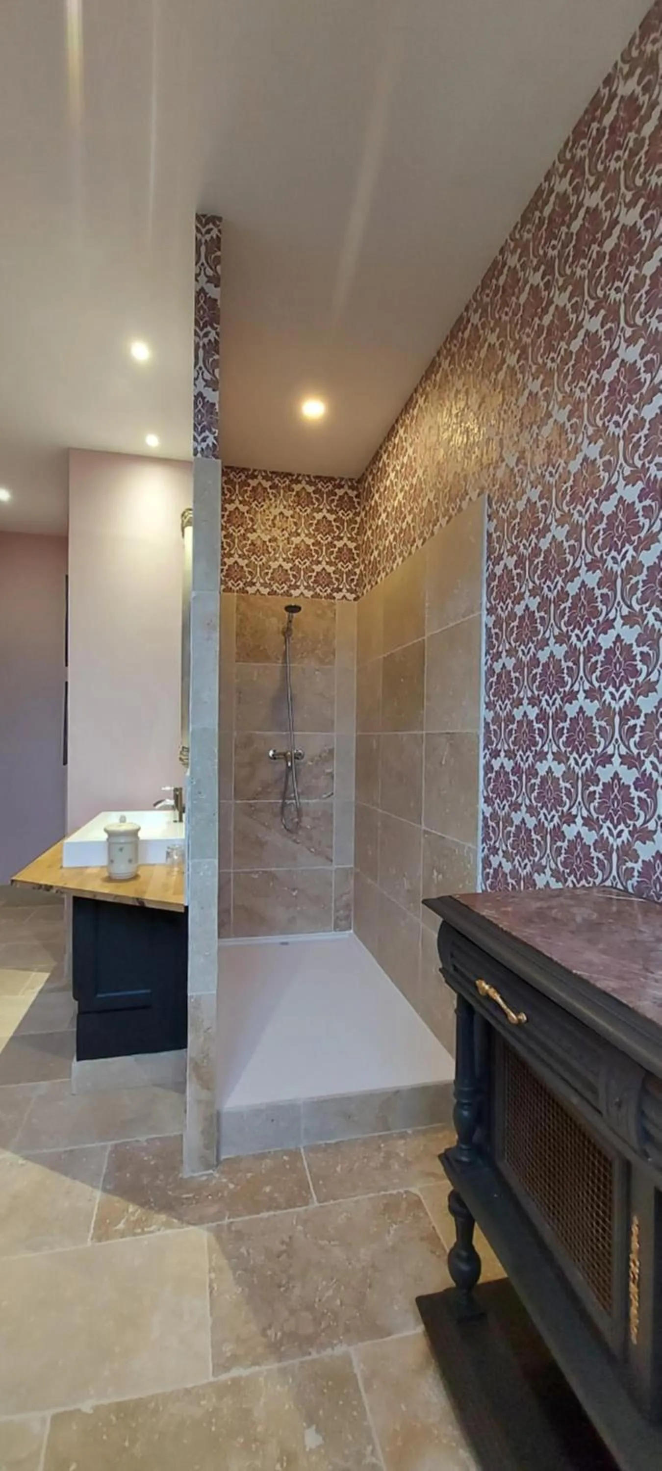 Shower in Le Clos des Bories