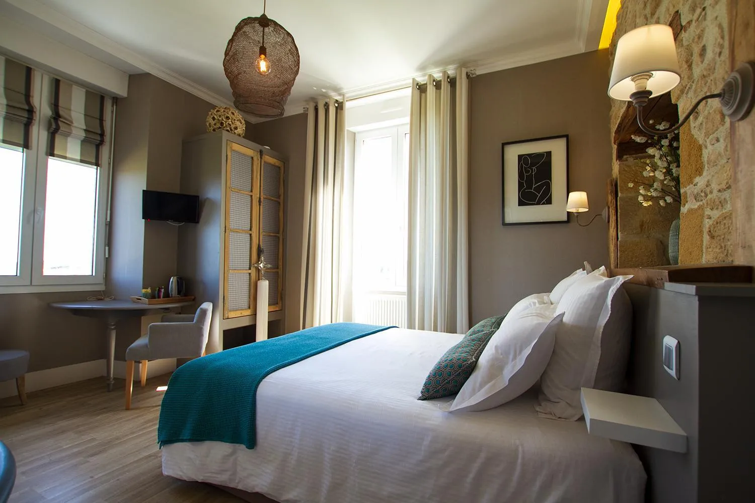 Photo of the whole room, Bed in Le Clos des Bories