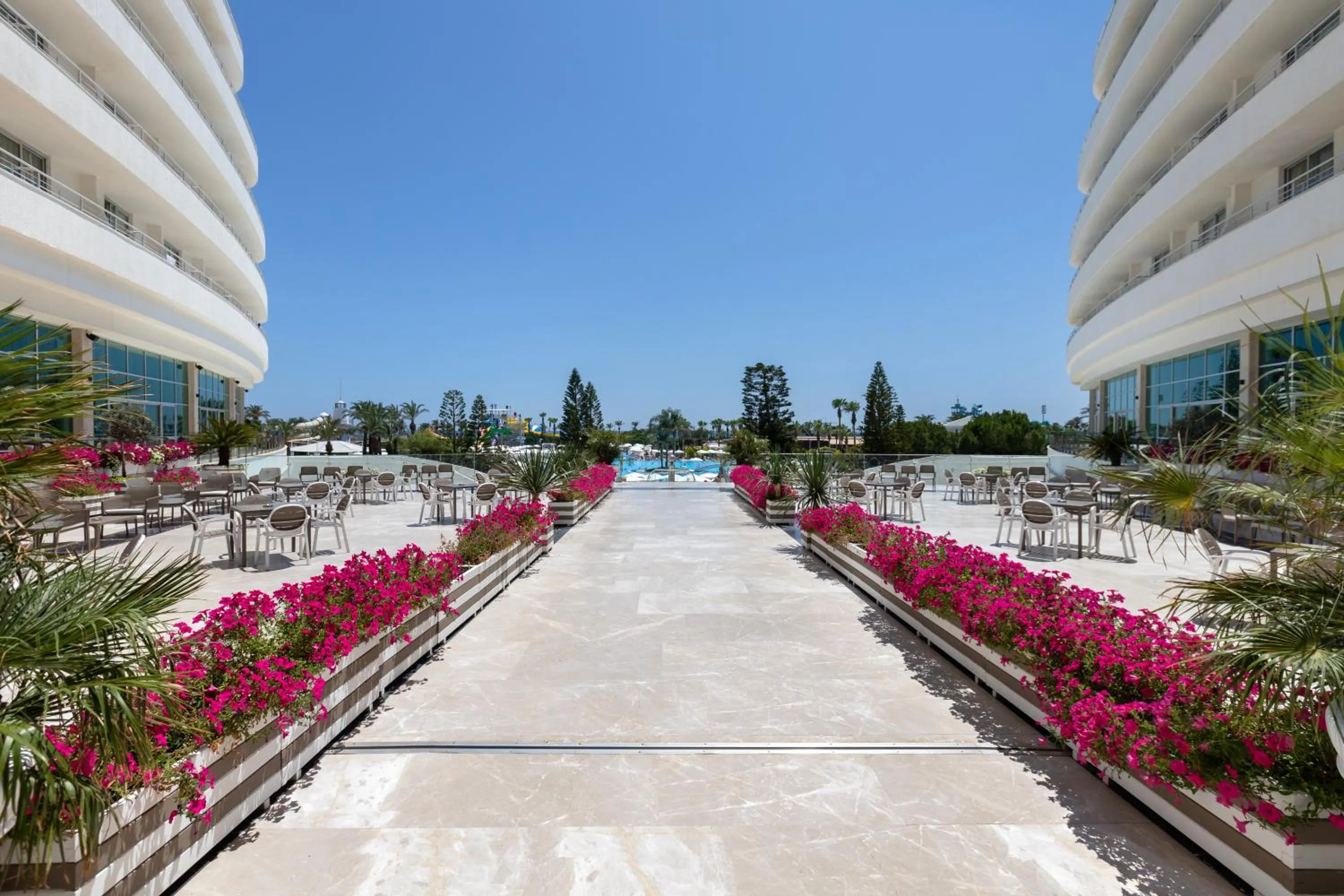 Garden in Miracle Resort Hotel