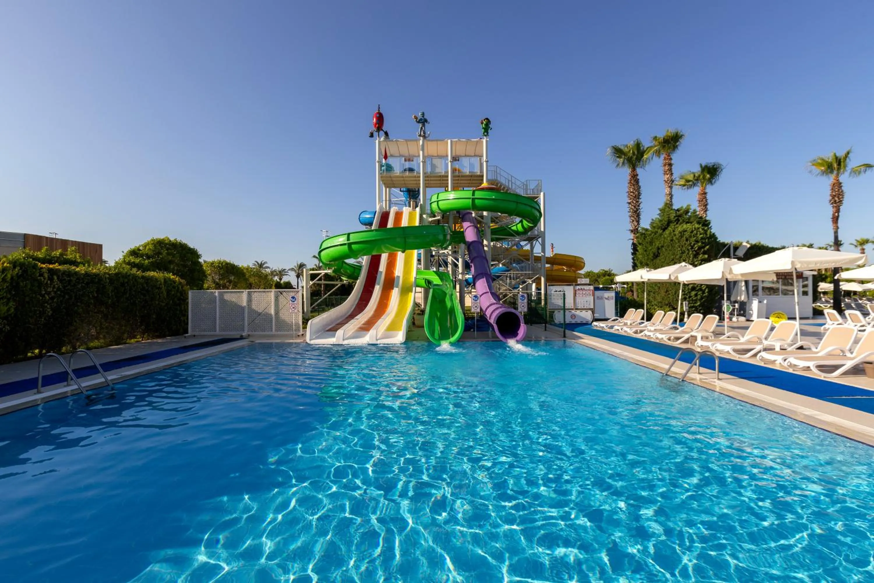 Swimming pool in Miracle Resort Hotel