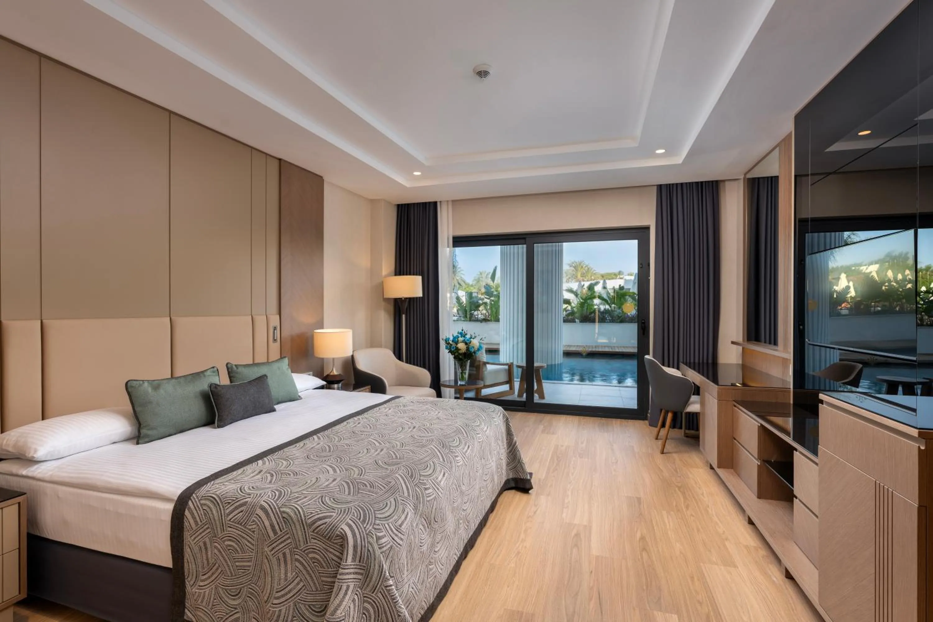 TV and multimedia, Bed in Miracle Resort Hotel