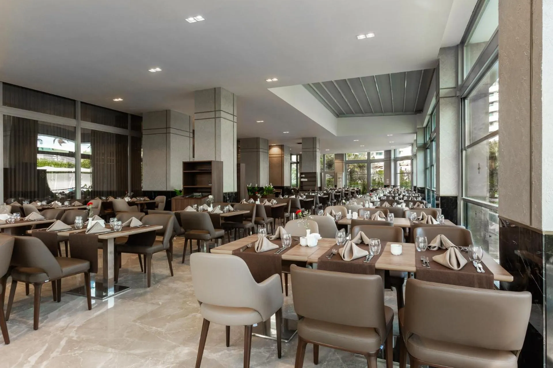 Restaurant/places to eat in Miracle Resort Hotel