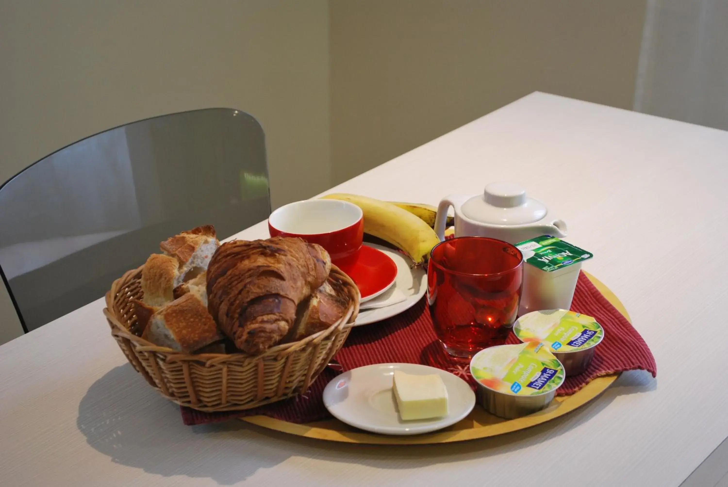 Double Room - single occupancy in Logis Hôtel & Restaurant Les Perce-Neige Double Room - single occupancy in Logis Hôtel & Restaurant Les Perce-Neige