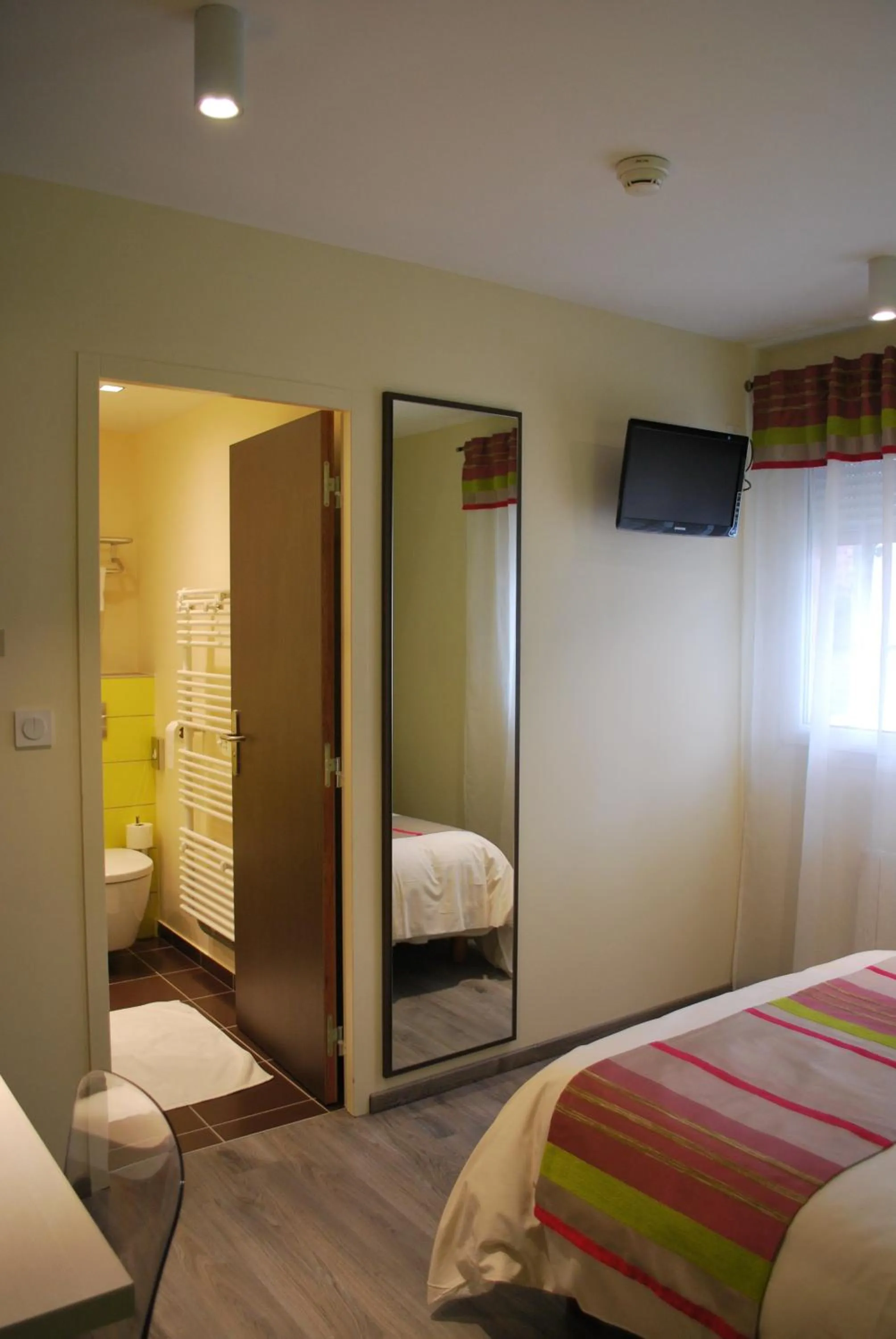 Photo of the whole room, Bed in Logis Hôtel & Restaurant Les Perce-Neige