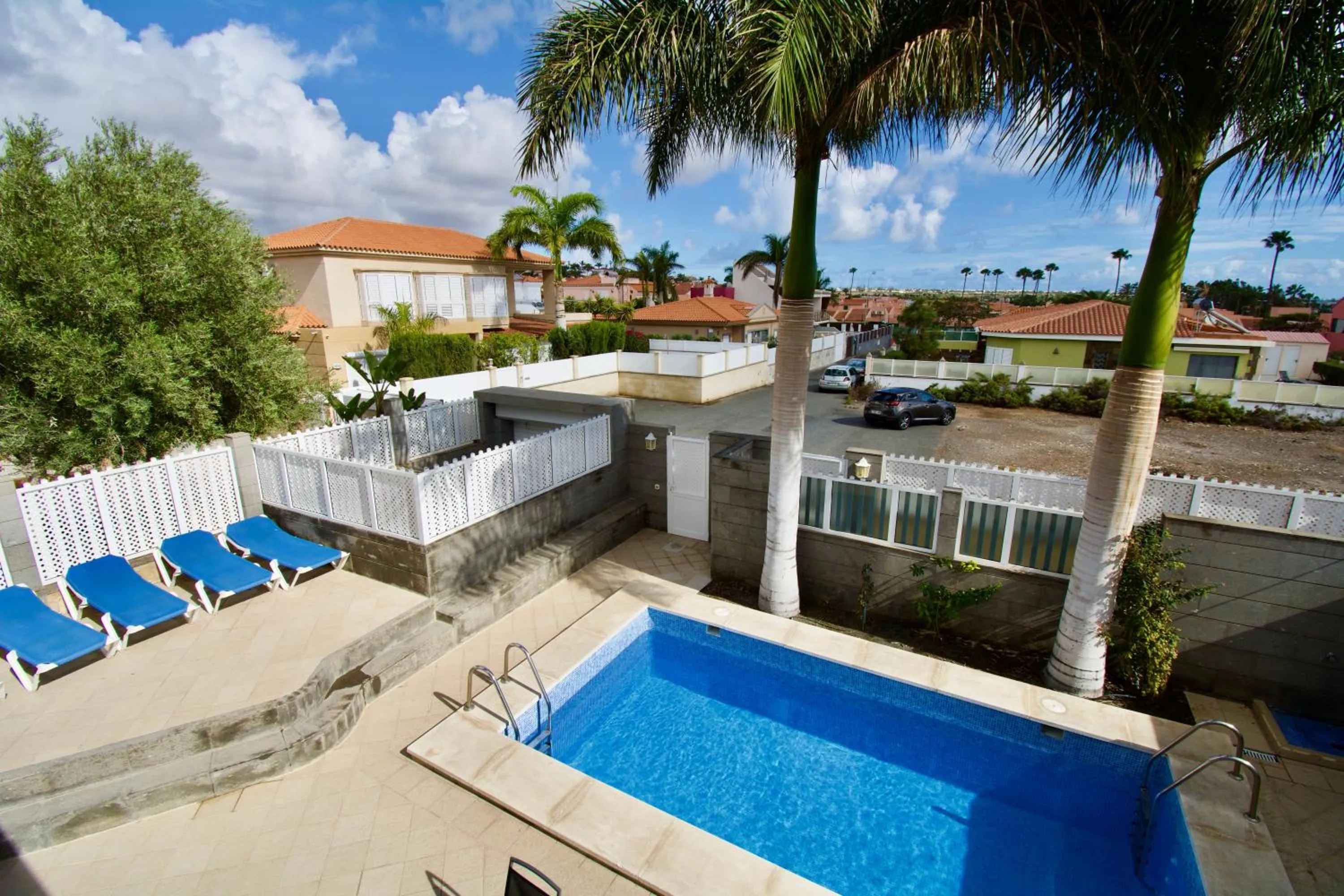 Pool view in Villa Lovisi