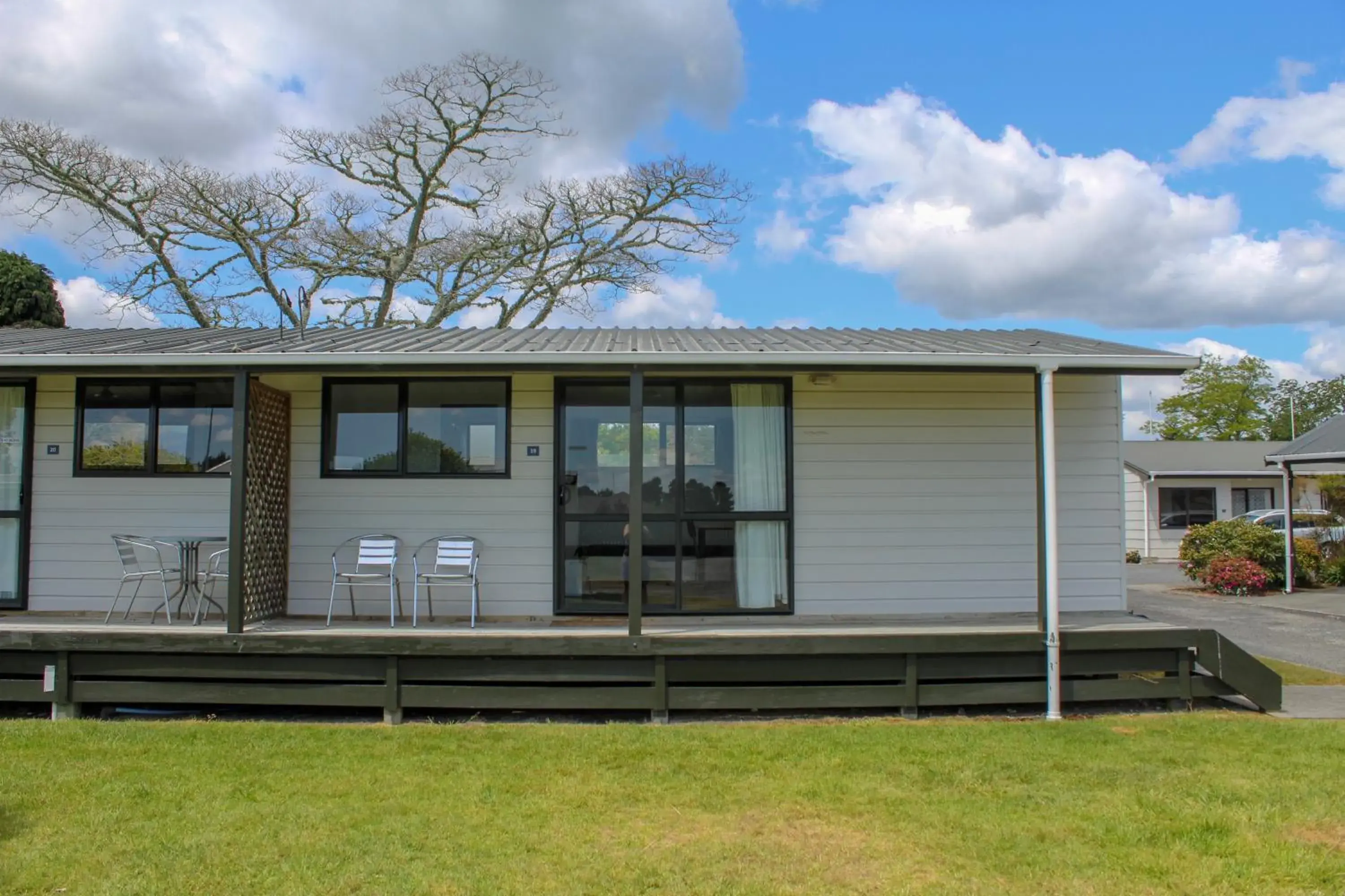 1 Bedroom Ensuite Cabin in Holdens Bay Holiday Park 1 Bedroom Ensuite Cabin in Holdens Bay Holiday Park