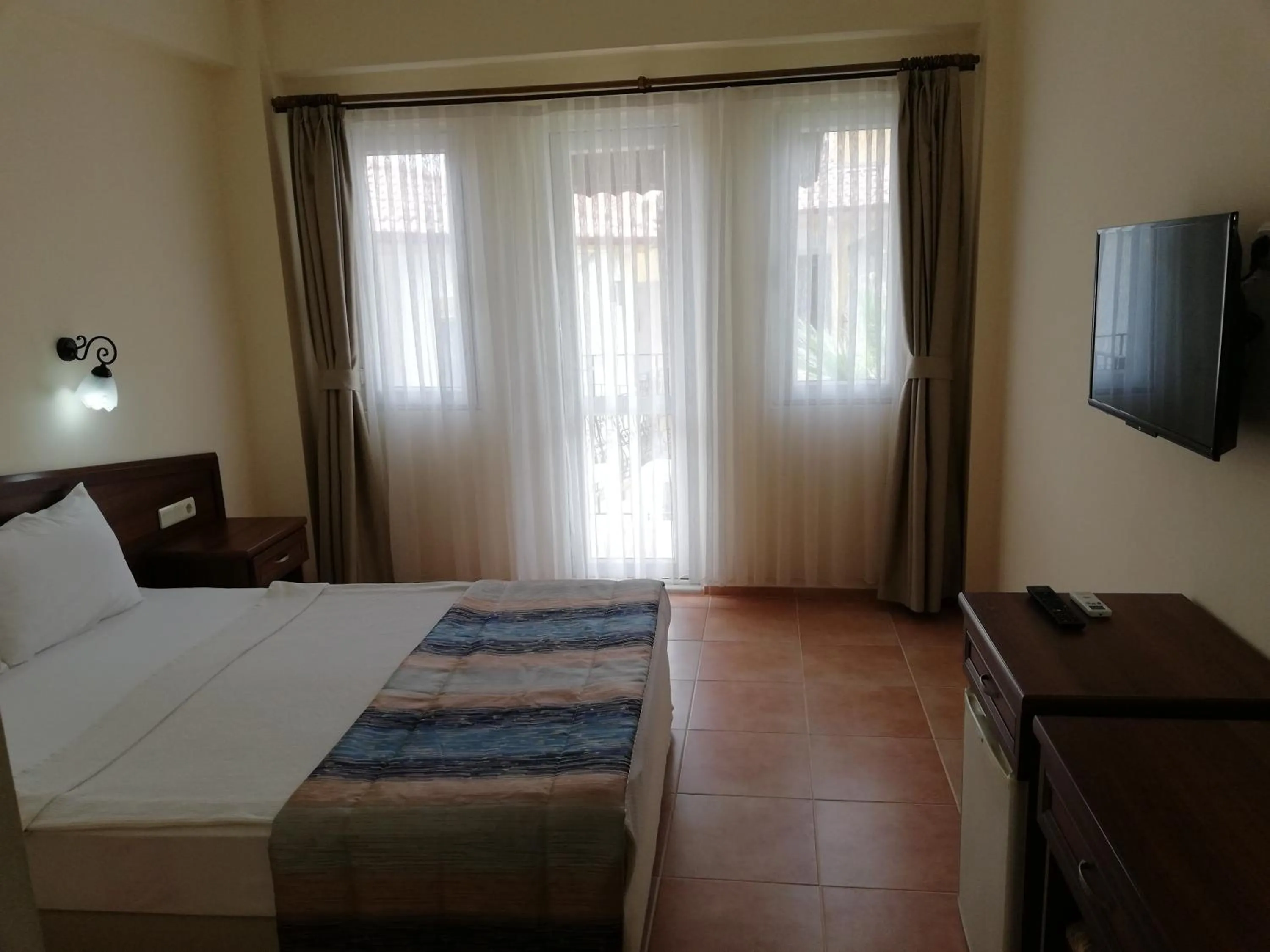 Photo of the whole room in Karbel Hotel