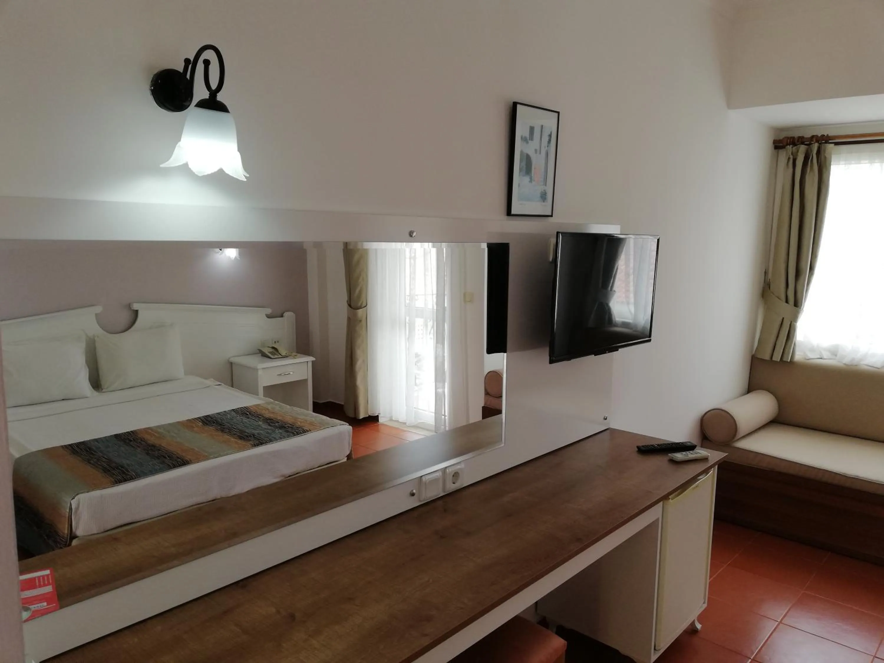 Photo of the whole room in Karbel Hotel