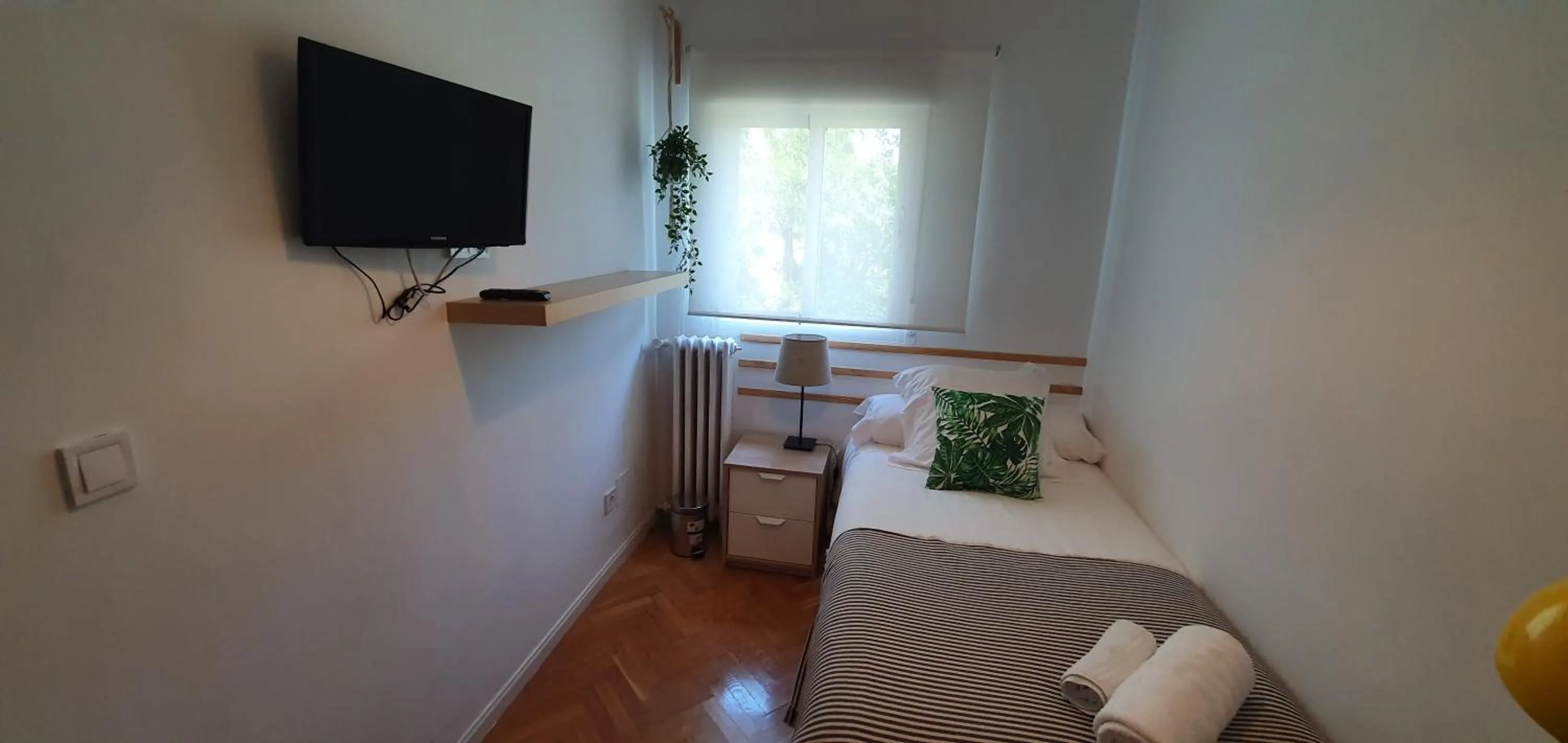 Photo of the whole room, Bed in Real Beds Madrid