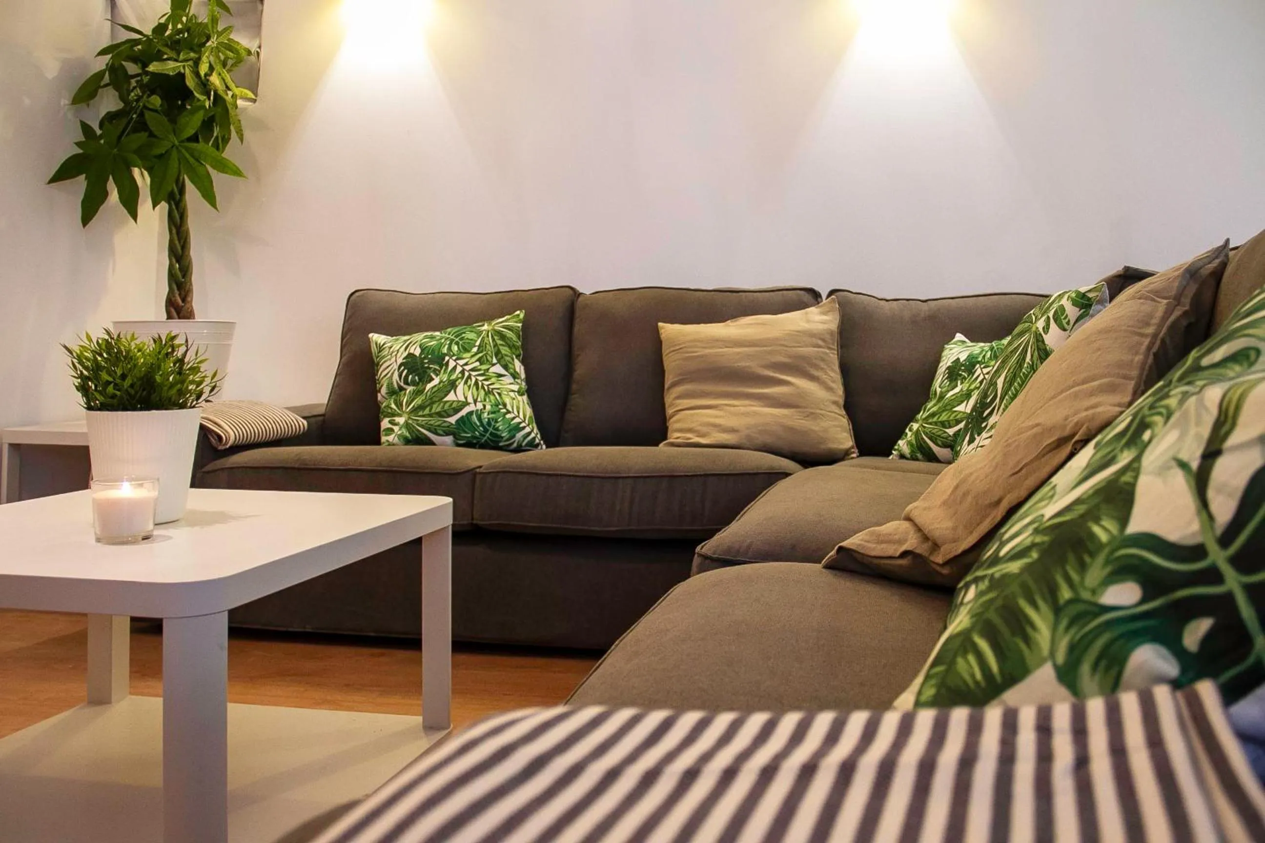 Communal lounge/ TV room in Real Beds Madrid