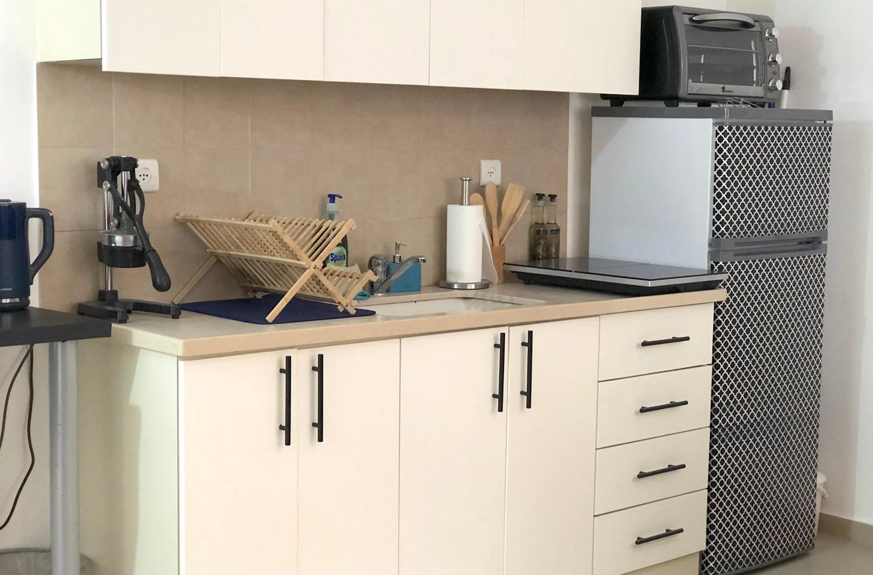 Coffee/tea facilities in Stylish Tel Aviv