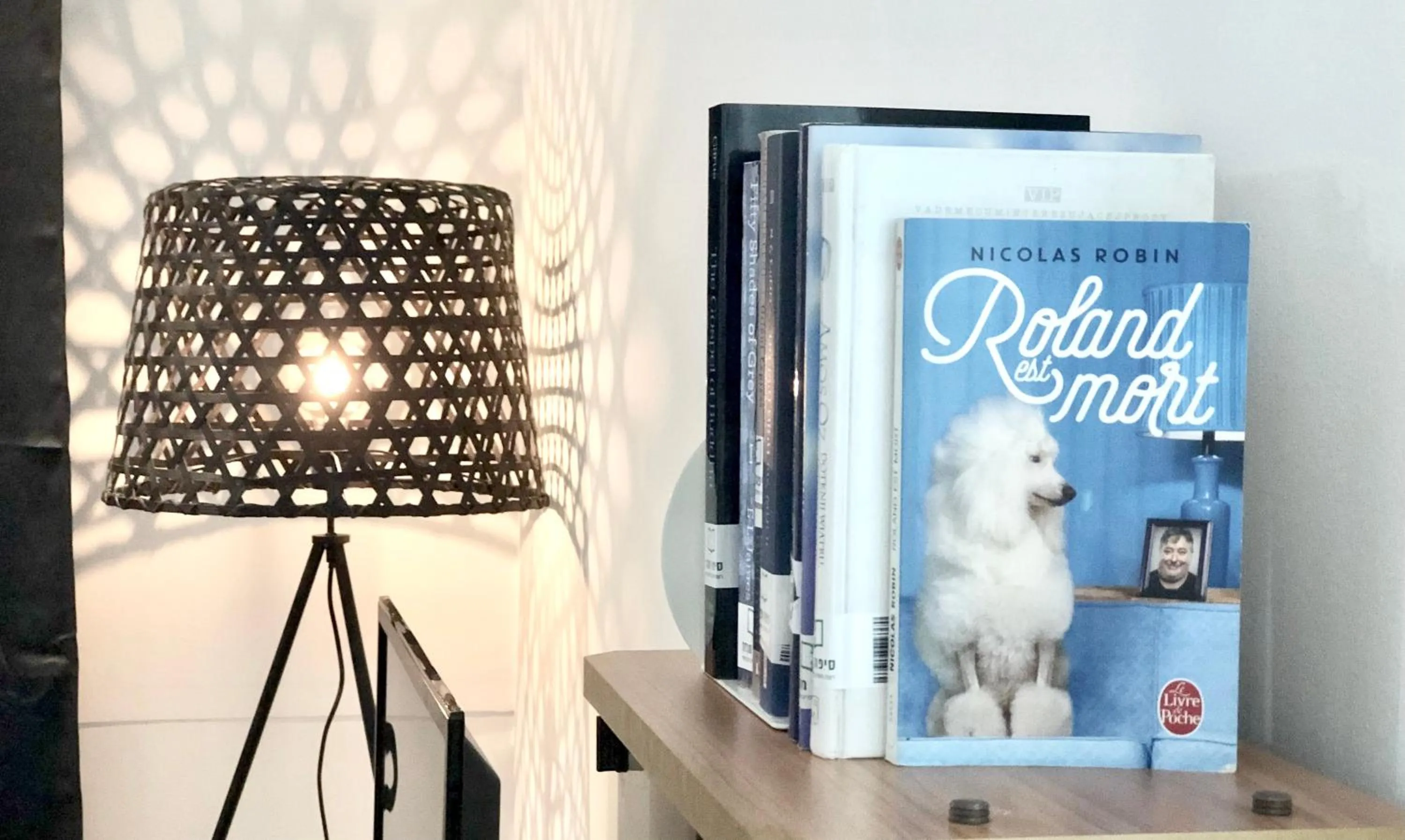 Text overlay in Stylish Tel Aviv