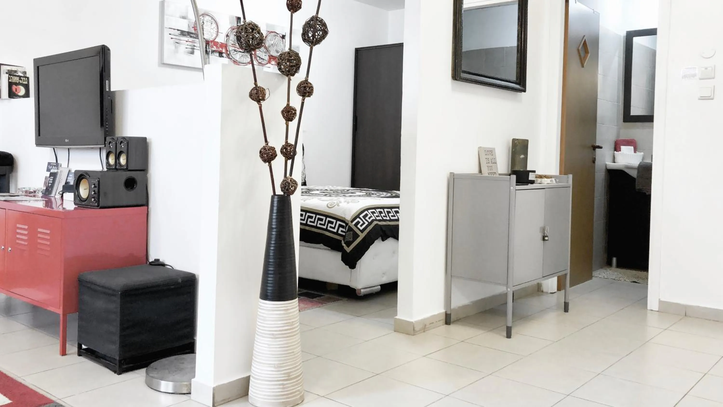 Bed in Stylish Tel Aviv