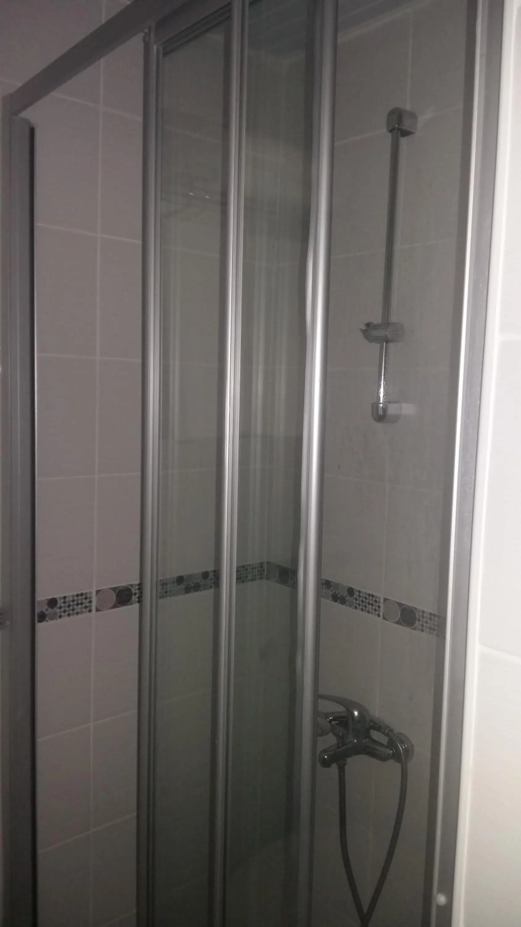 Shower in Musti Apart Hotel