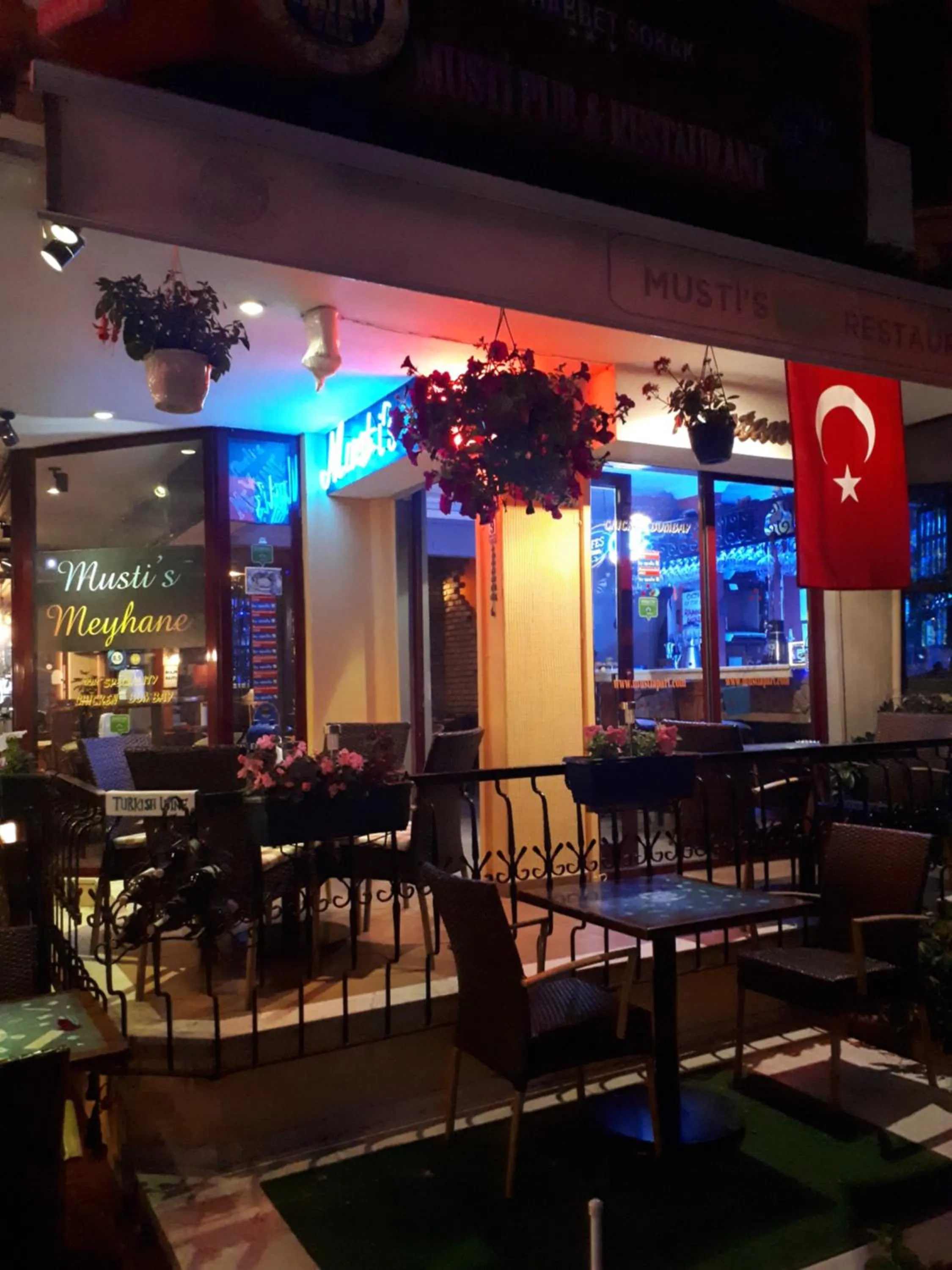 Restaurant/places to eat in Musti Apart Hotel