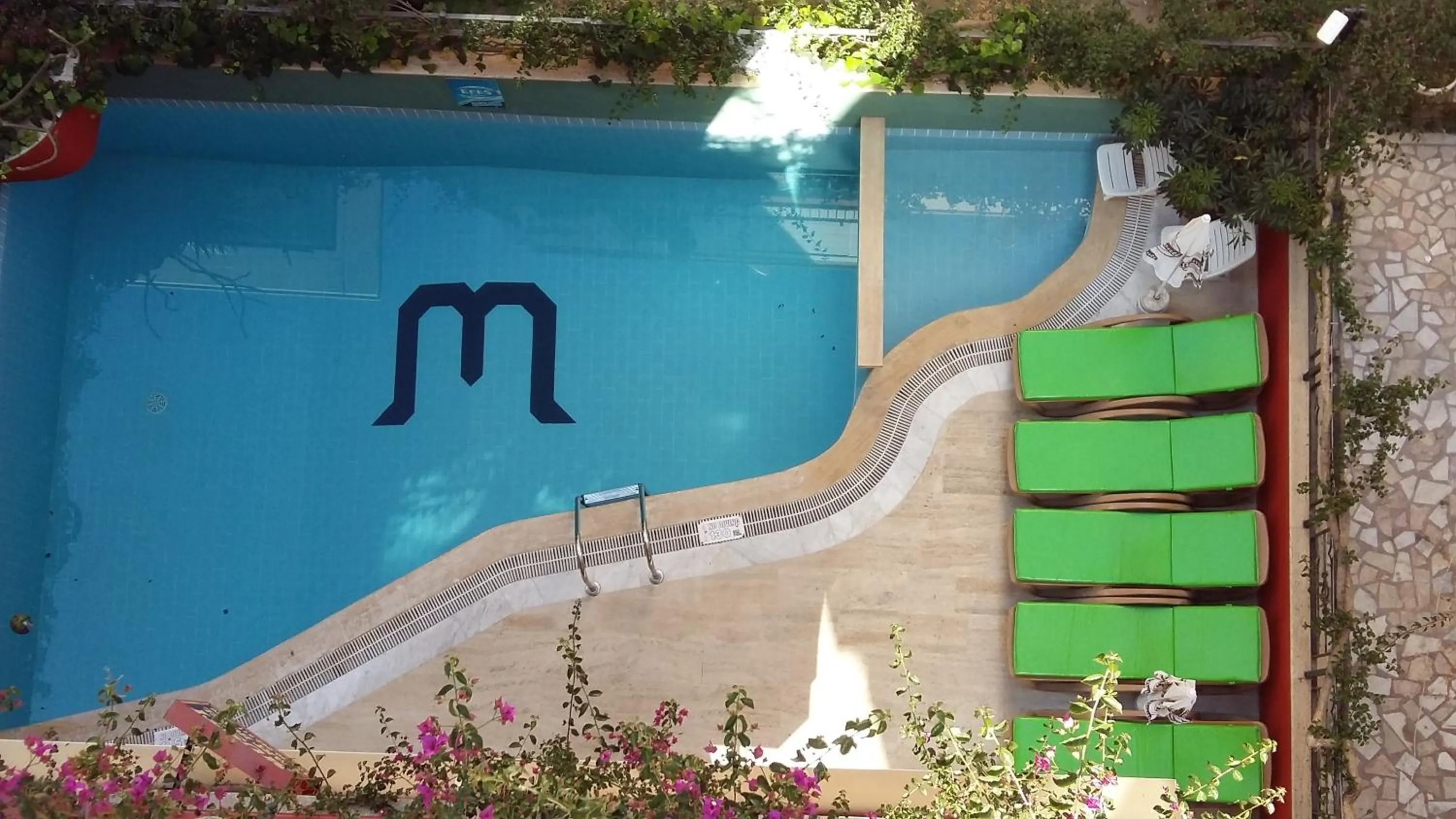 Swimming pool in Musti Apart Hotel