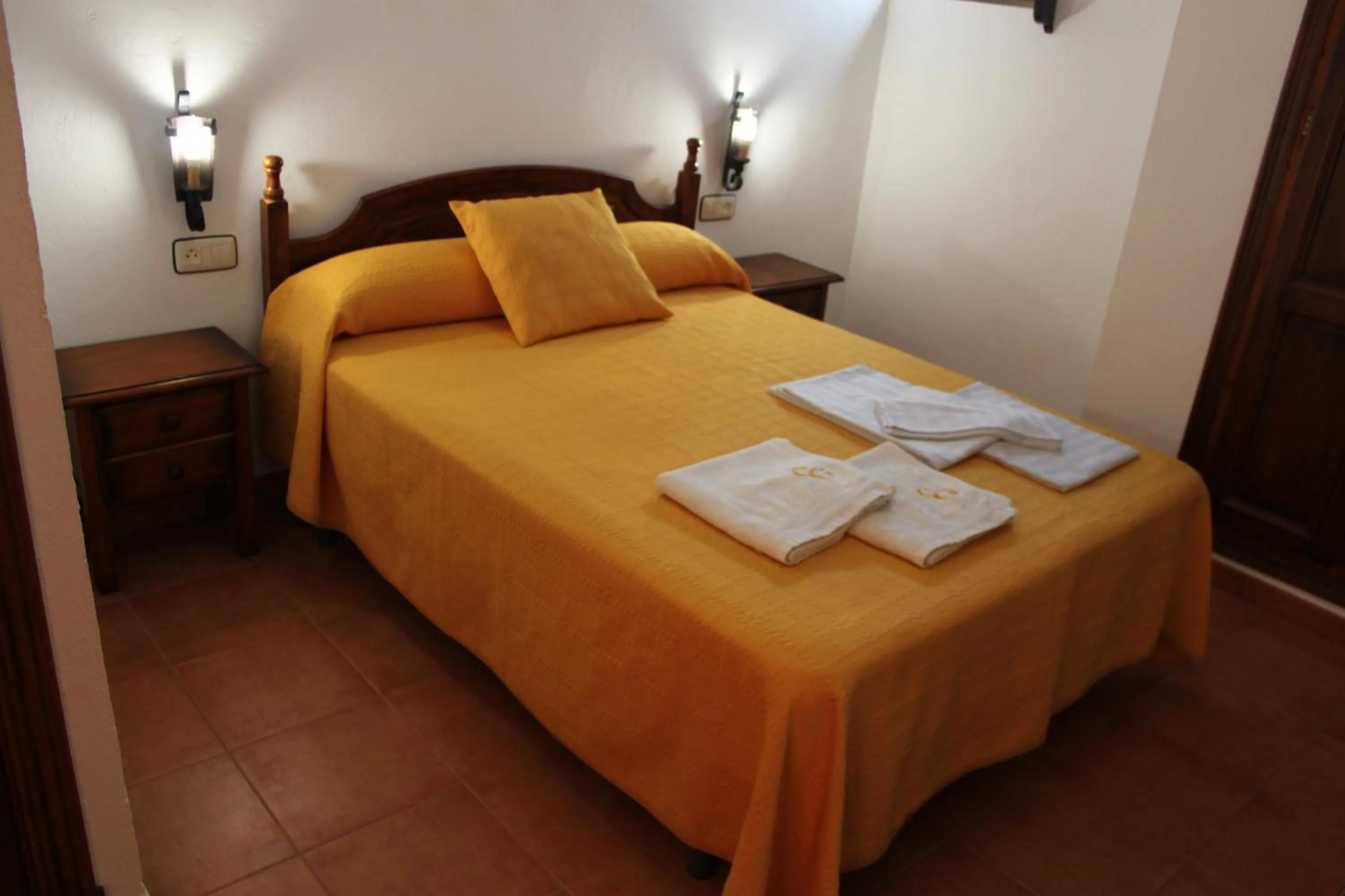 Decorative detail, Bed in Apartamentos Casa Gil