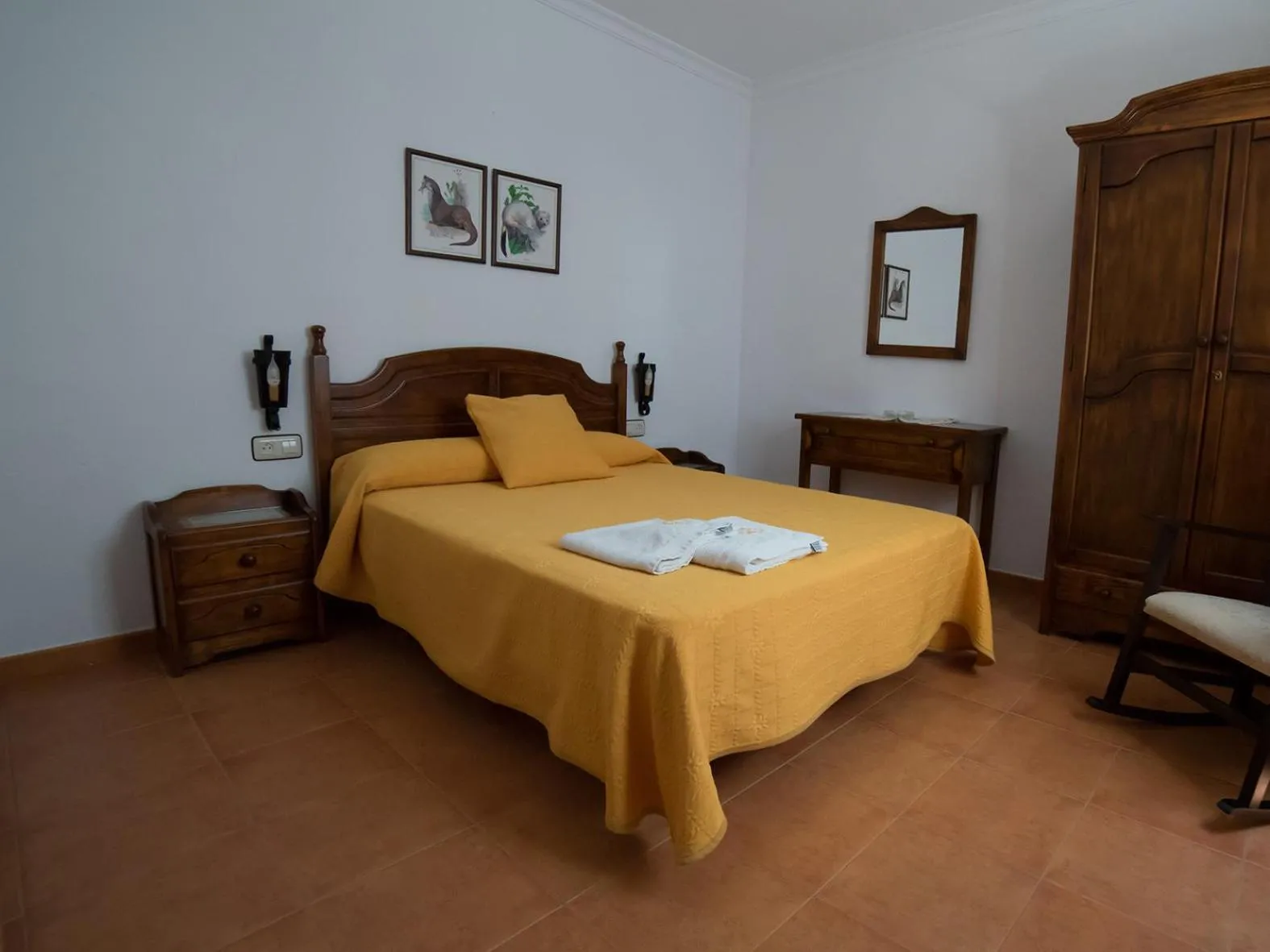 Decorative detail, Bed in Apartamentos Casa Gil