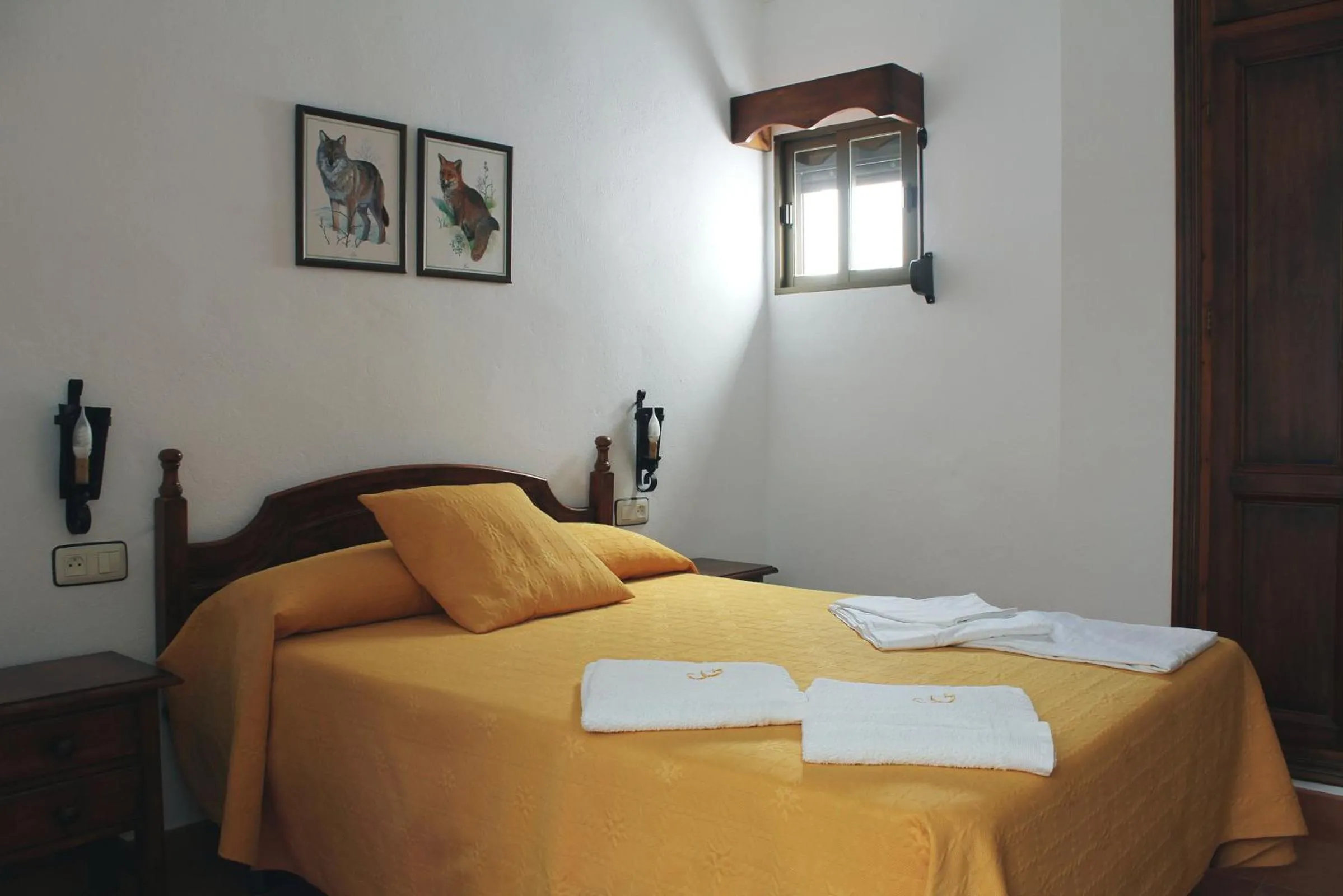 Bedroom, Bed in Apartamentos Casa Gil