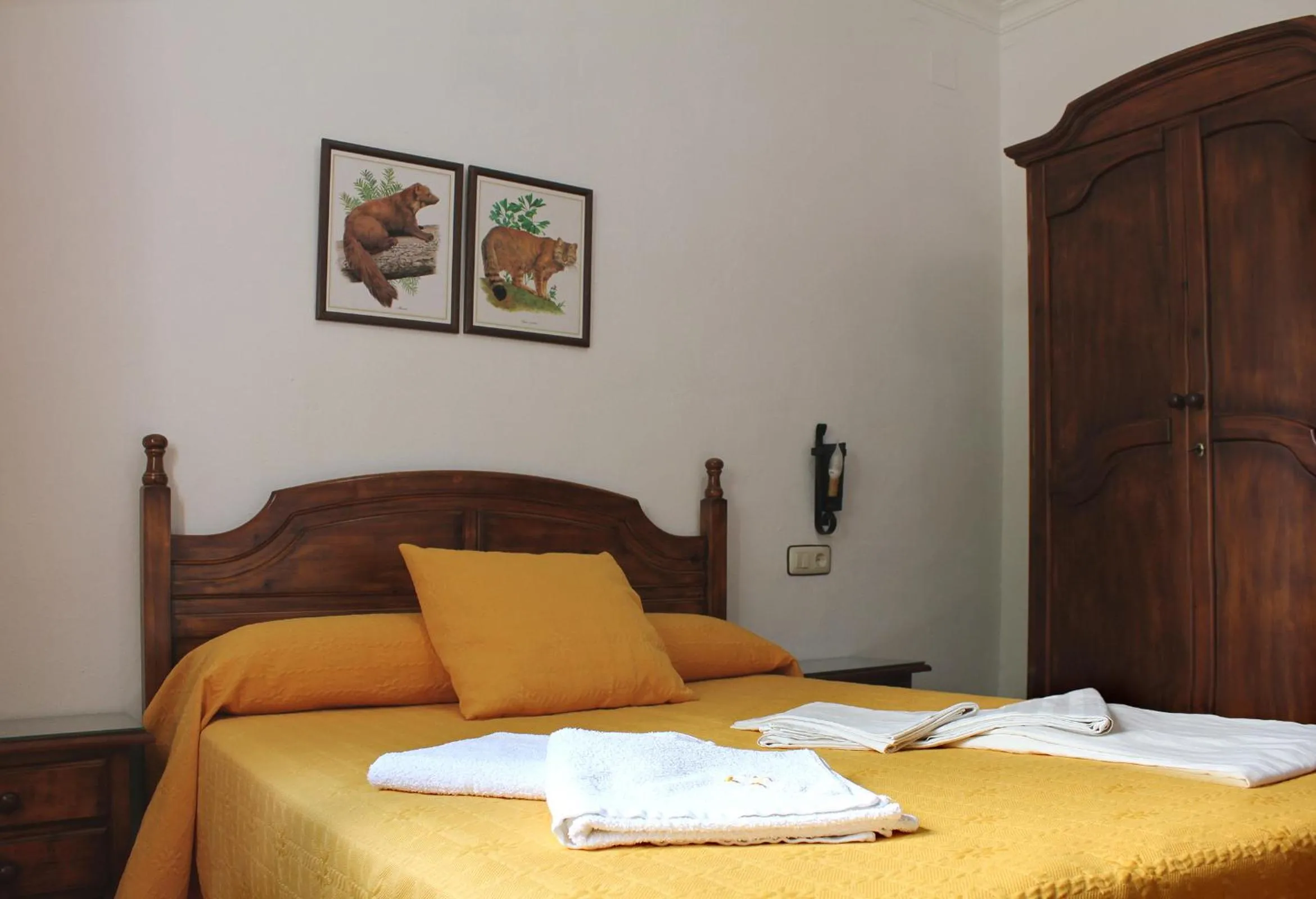 Bedroom, Bed in Apartamentos Casa Gil