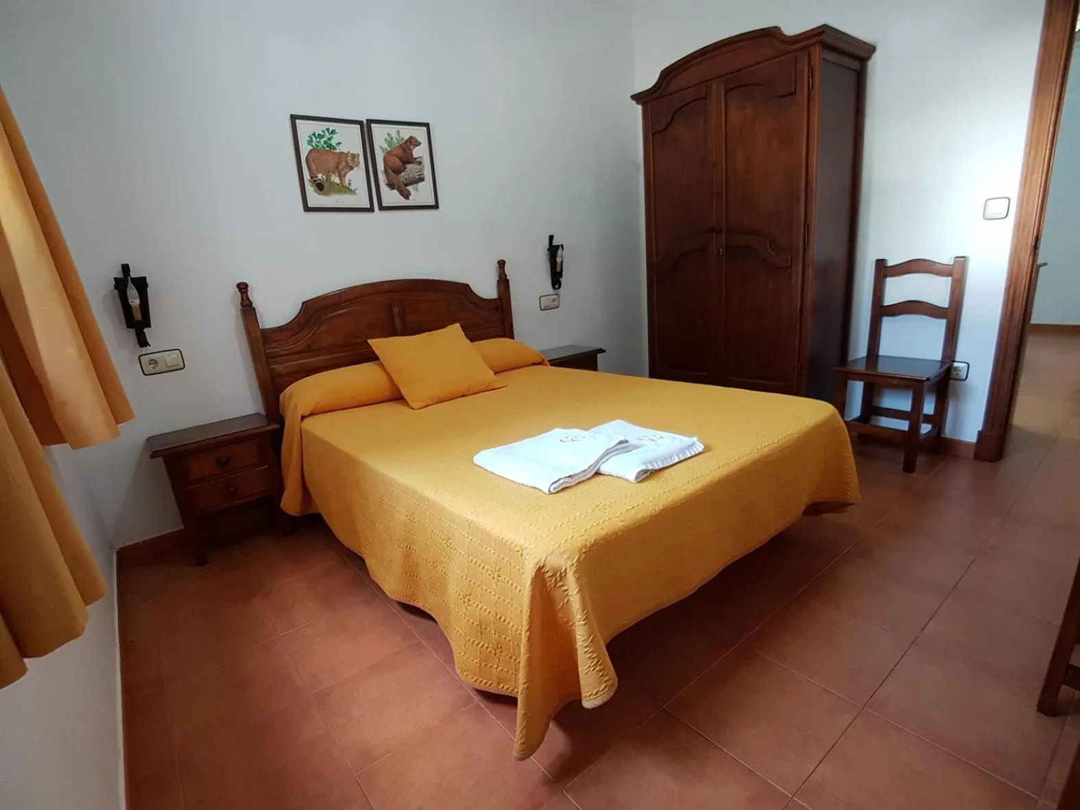 Decorative detail, Bed in Apartamentos Casa Gil