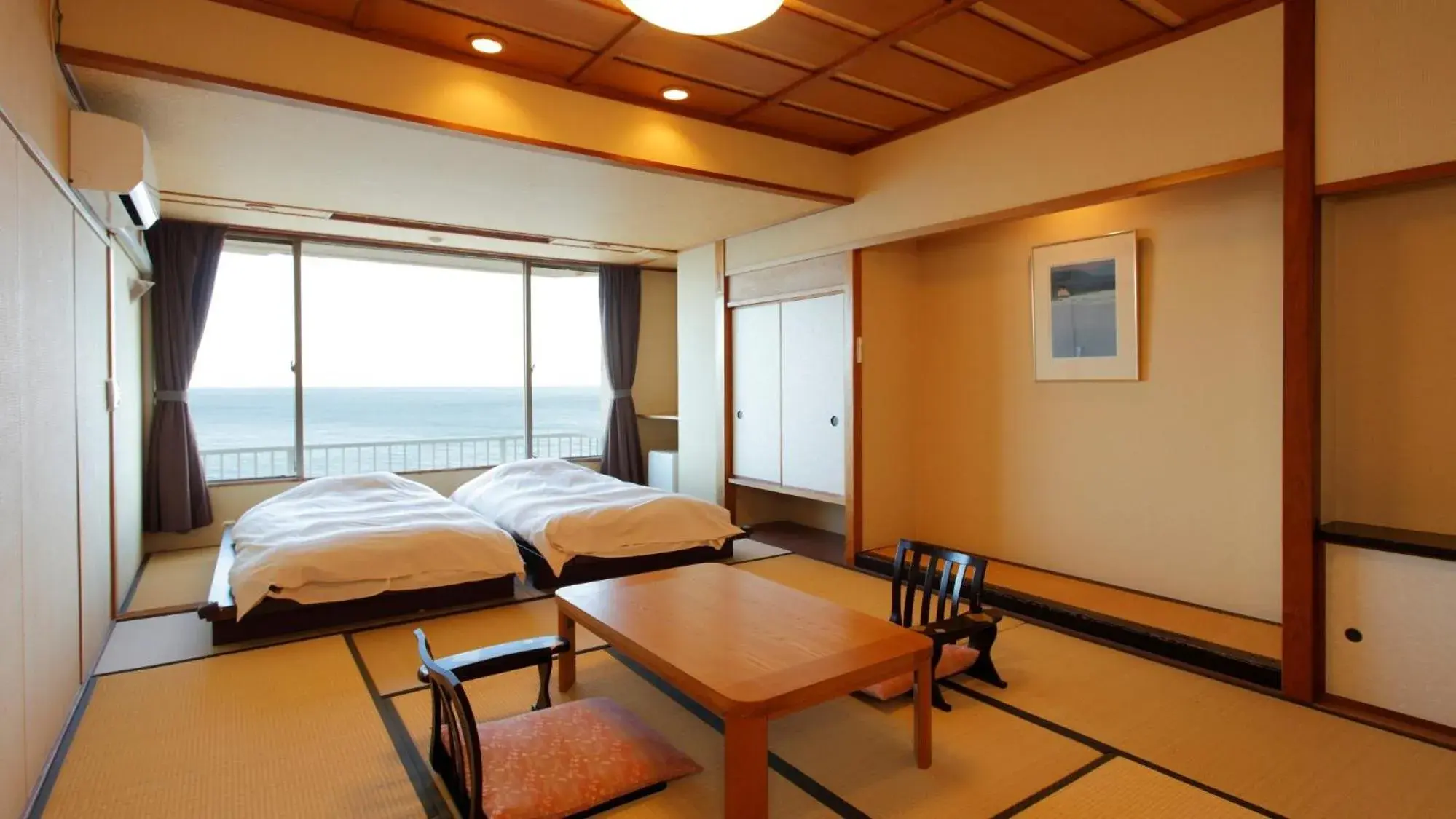 Standard Twin Room with Sea View in Atagawa Yamatokan Standard Twin Room with Sea View in Atagawa Yamatokan