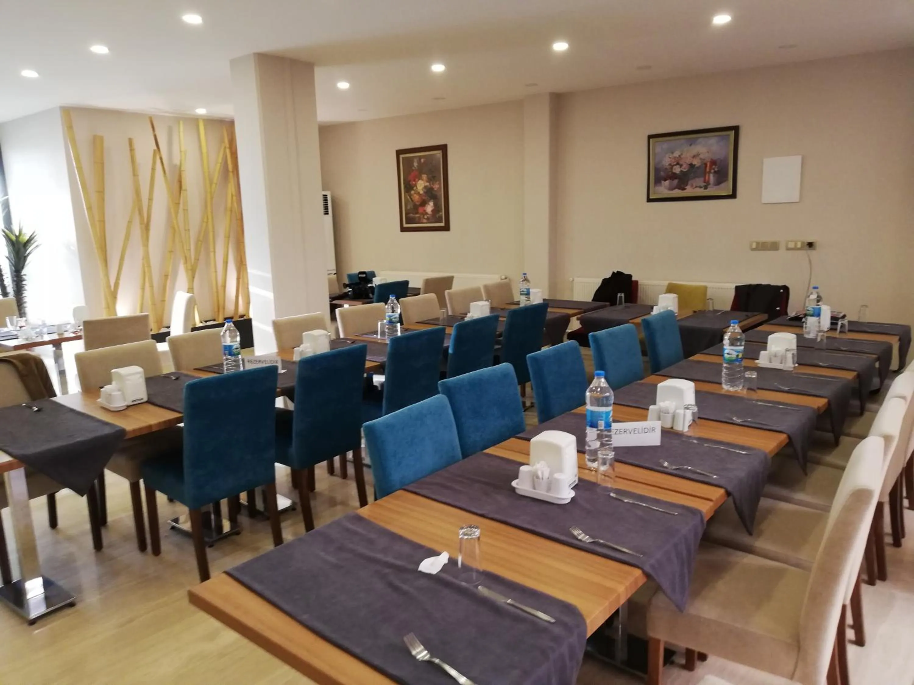Restaurant/places to eat in Piskin Hotel