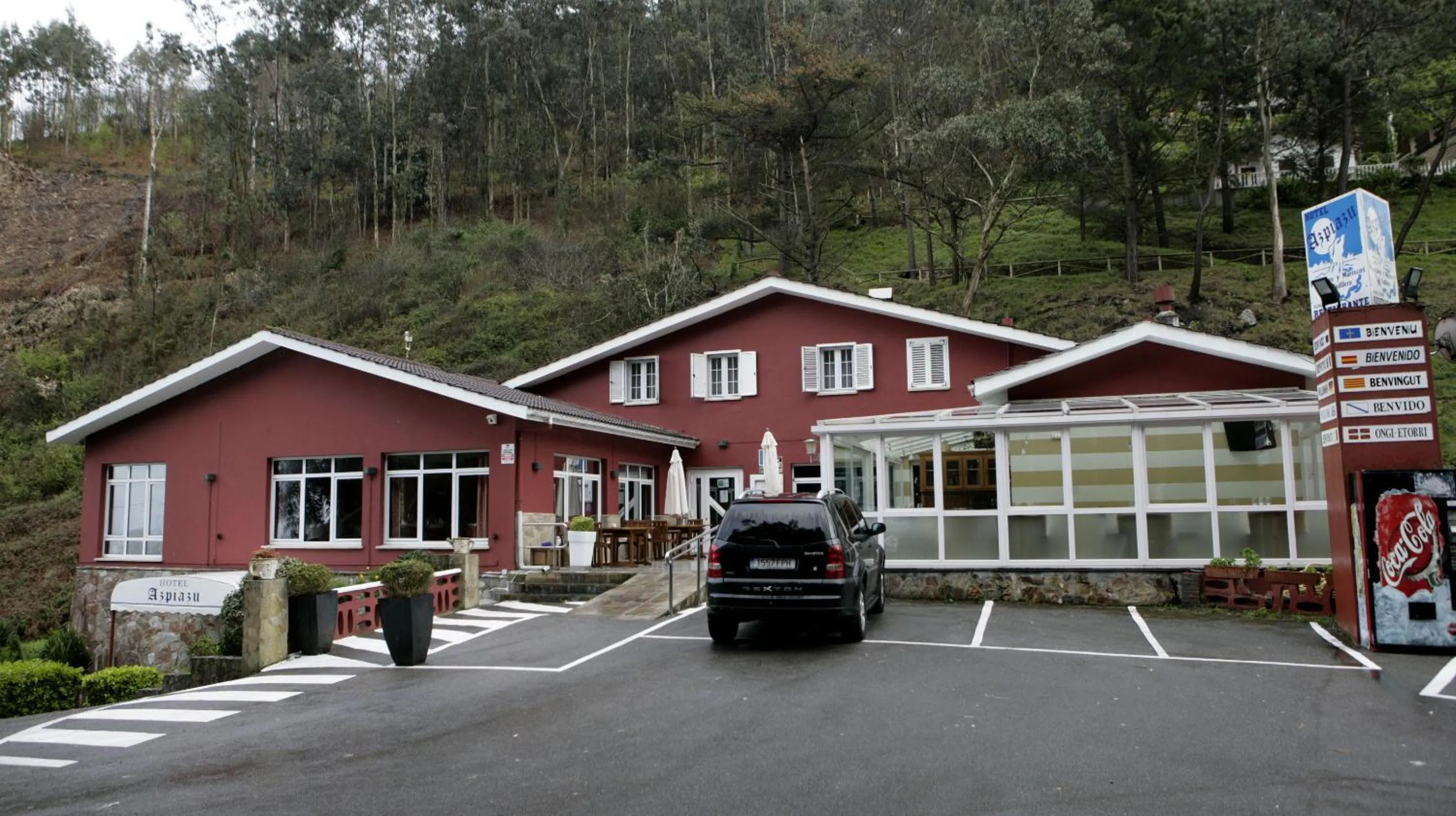 Facade/entrance in Hotel Azpiazu