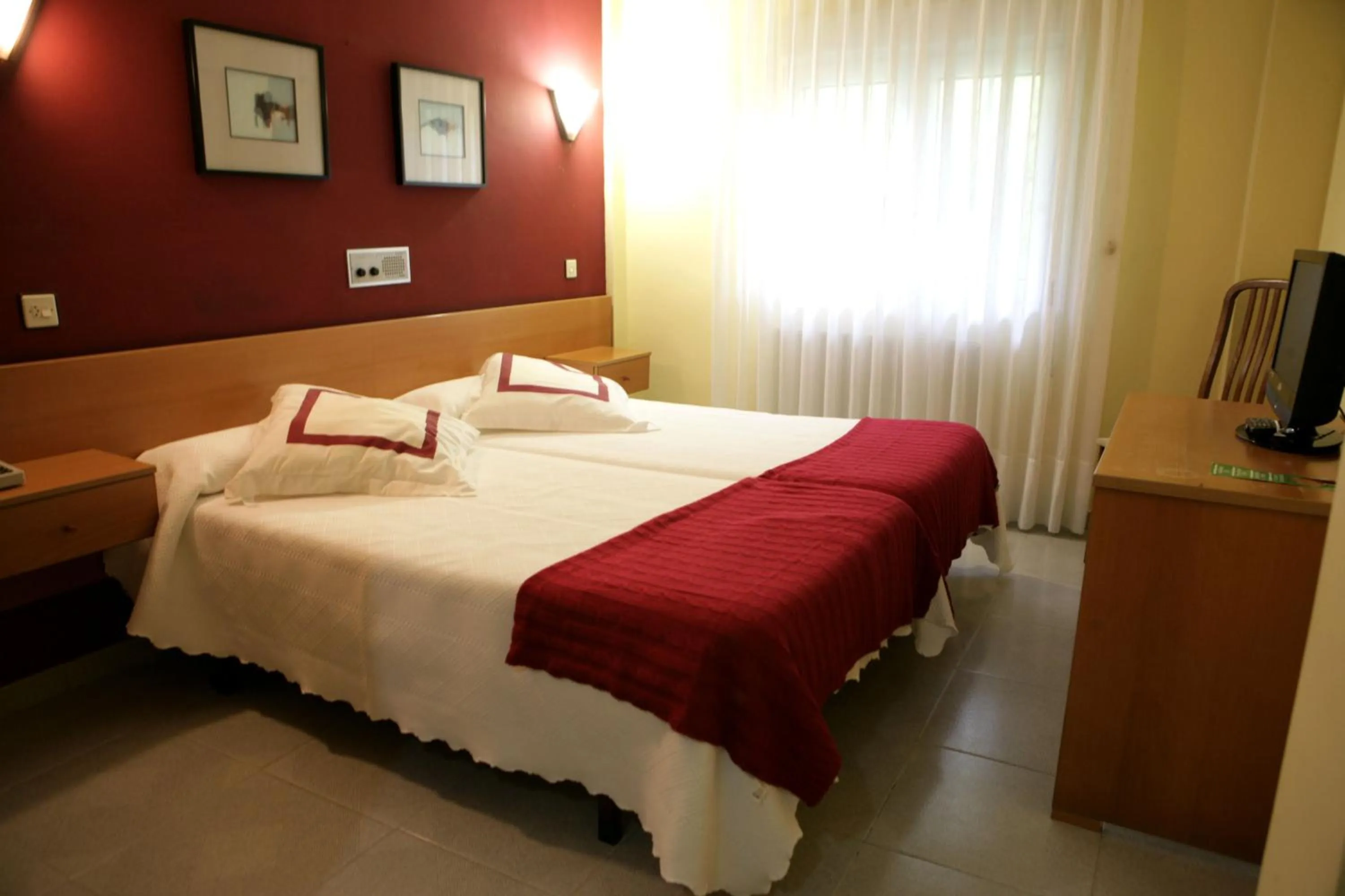 Photo of the whole room, Bed in Hotel Azpiazu