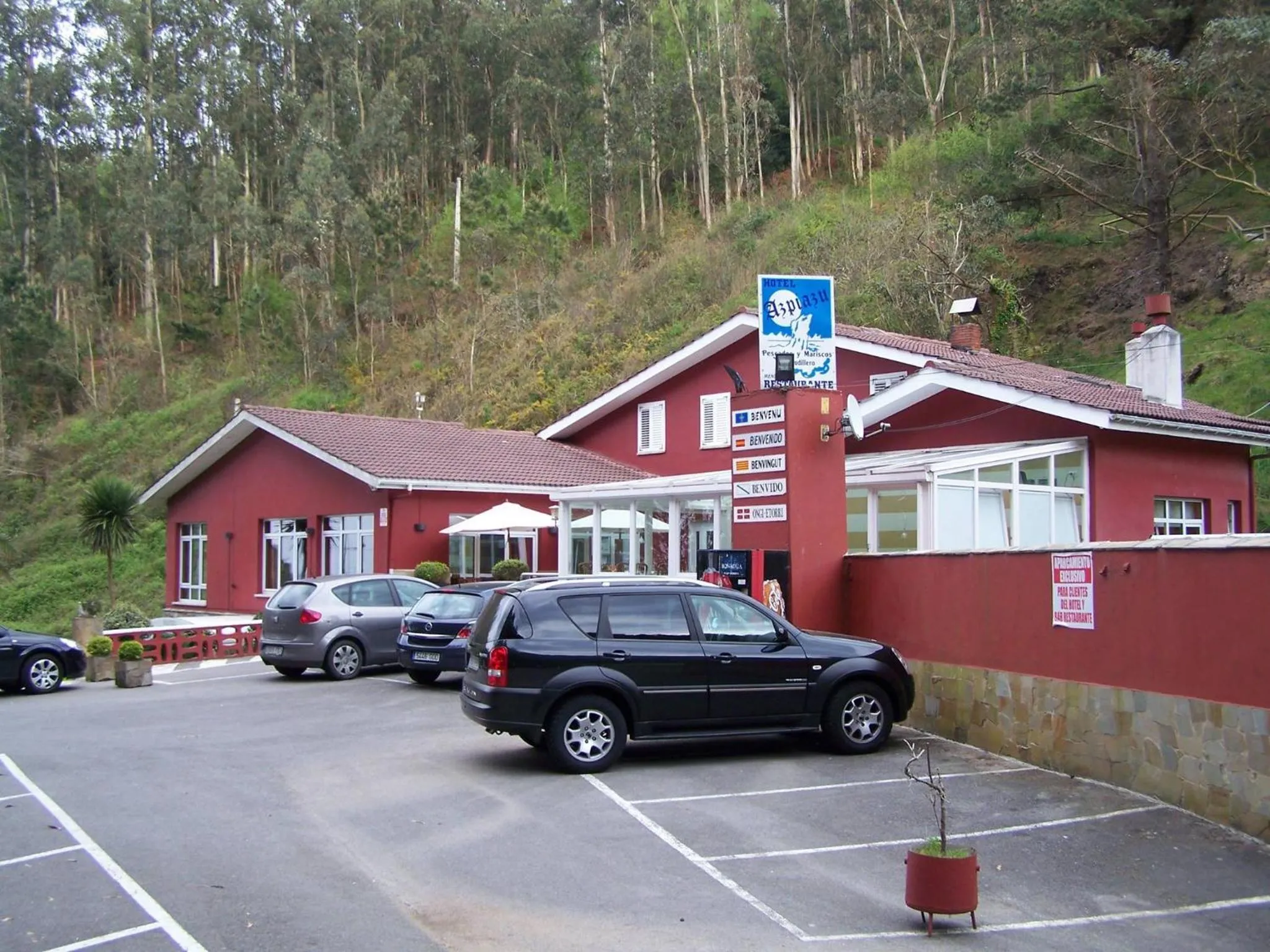 Lounge or bar in Hotel Azpiazu