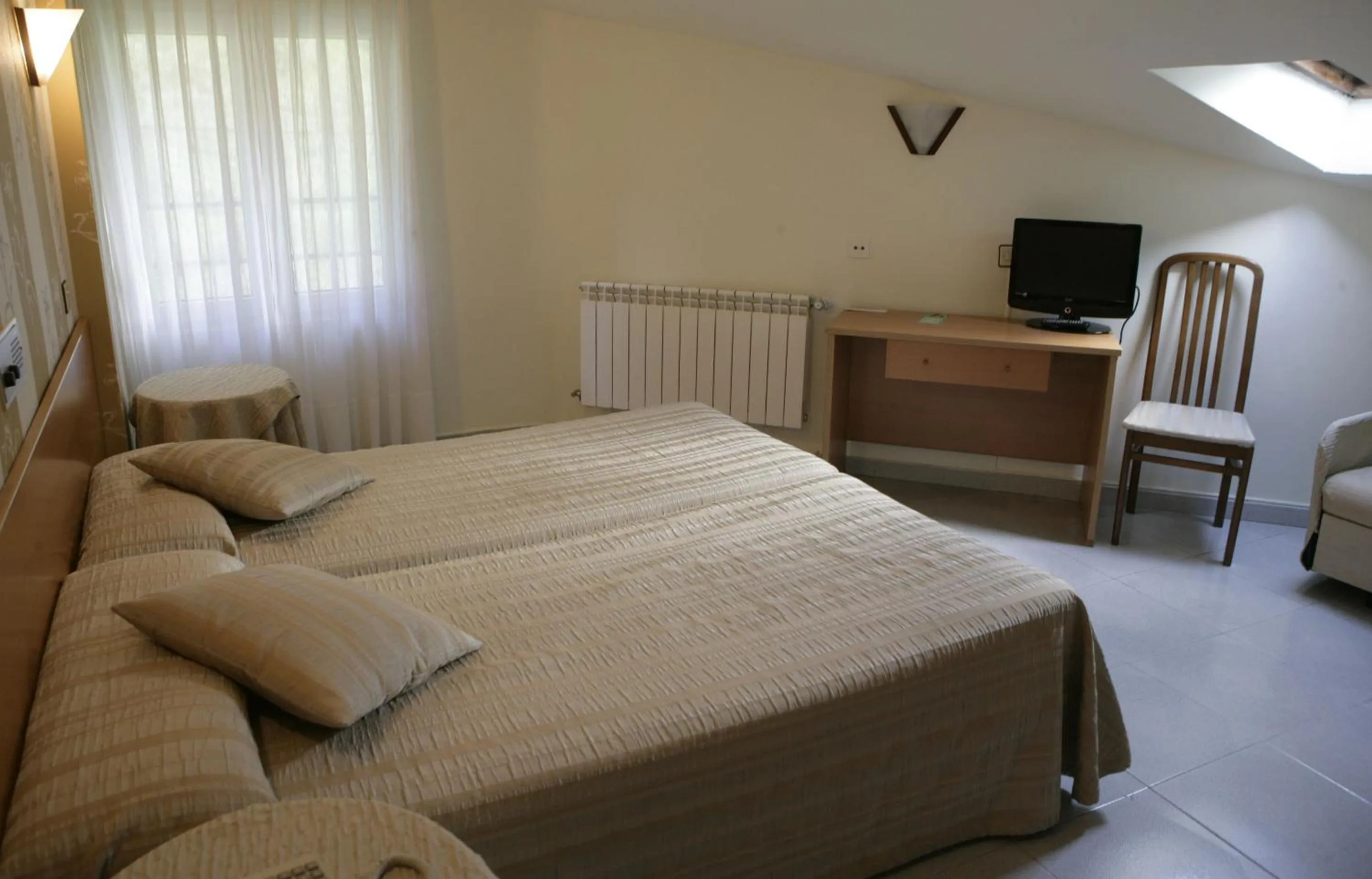 Photo of the whole room, Bed in Hotel Azpiazu