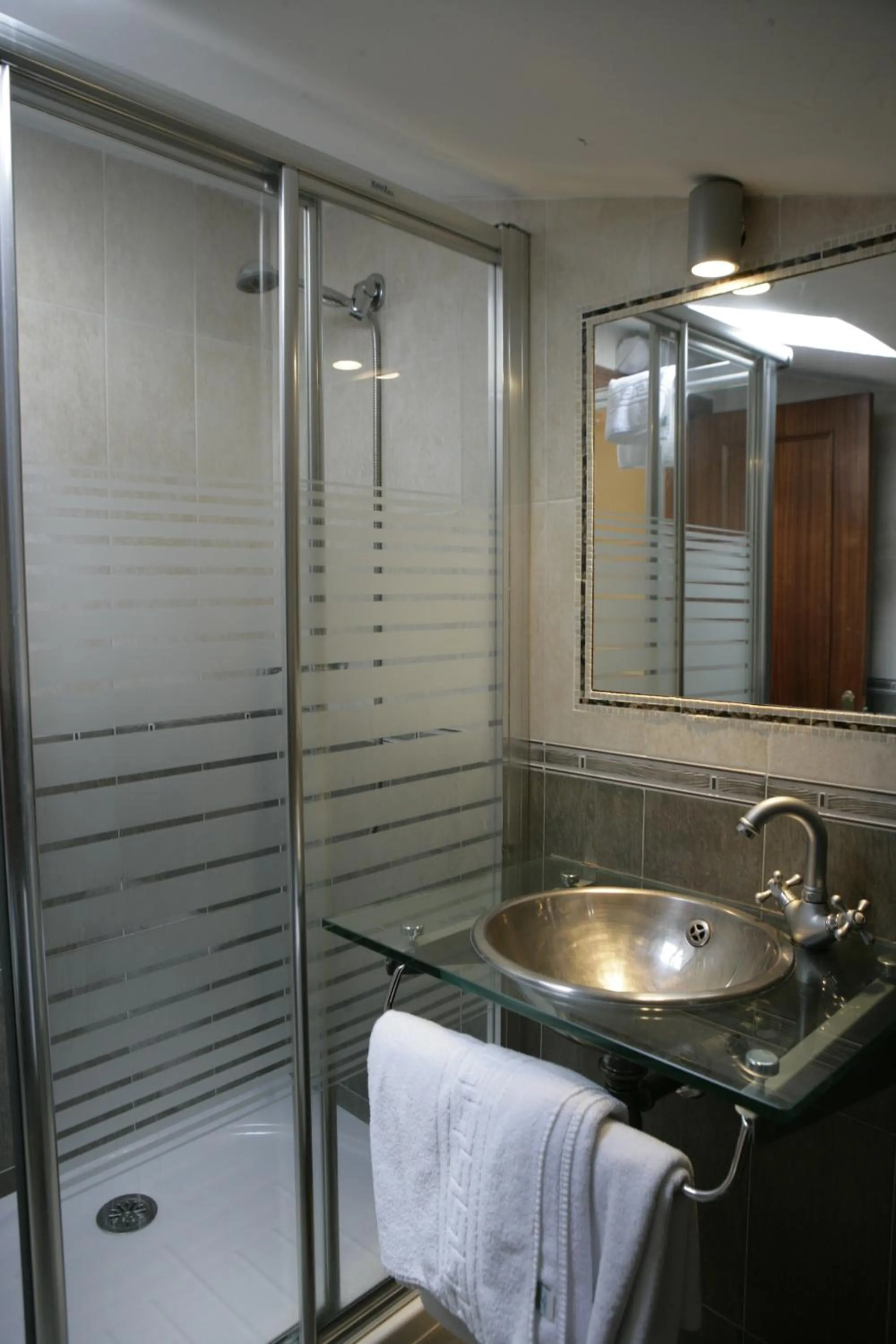 Bathroom in Hotel Azpiazu