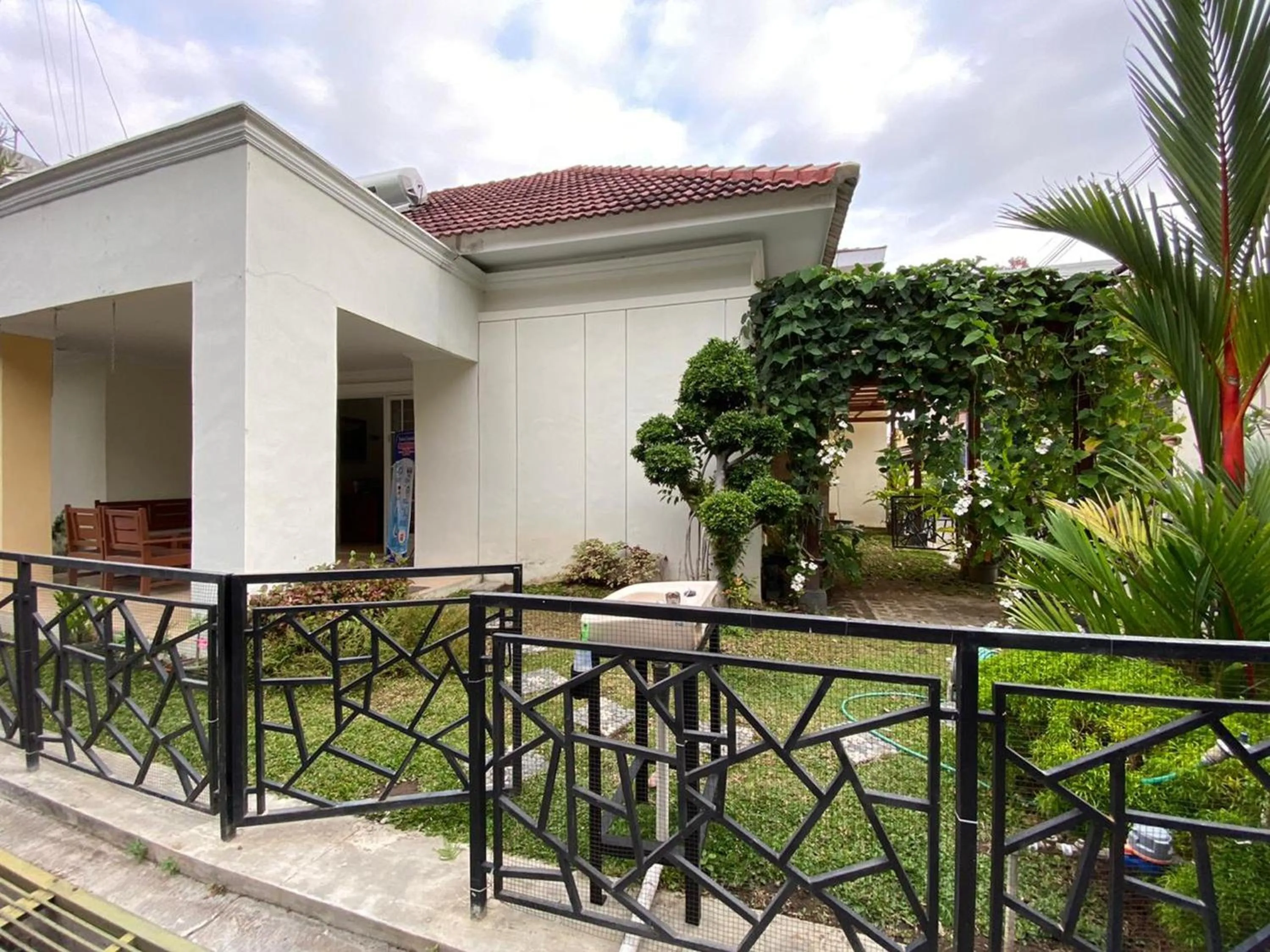 Balcony/Terrace in Omah Inap D24 Syariah near Universitas Aisyiah Yogyakarta Mitra RedDoorz