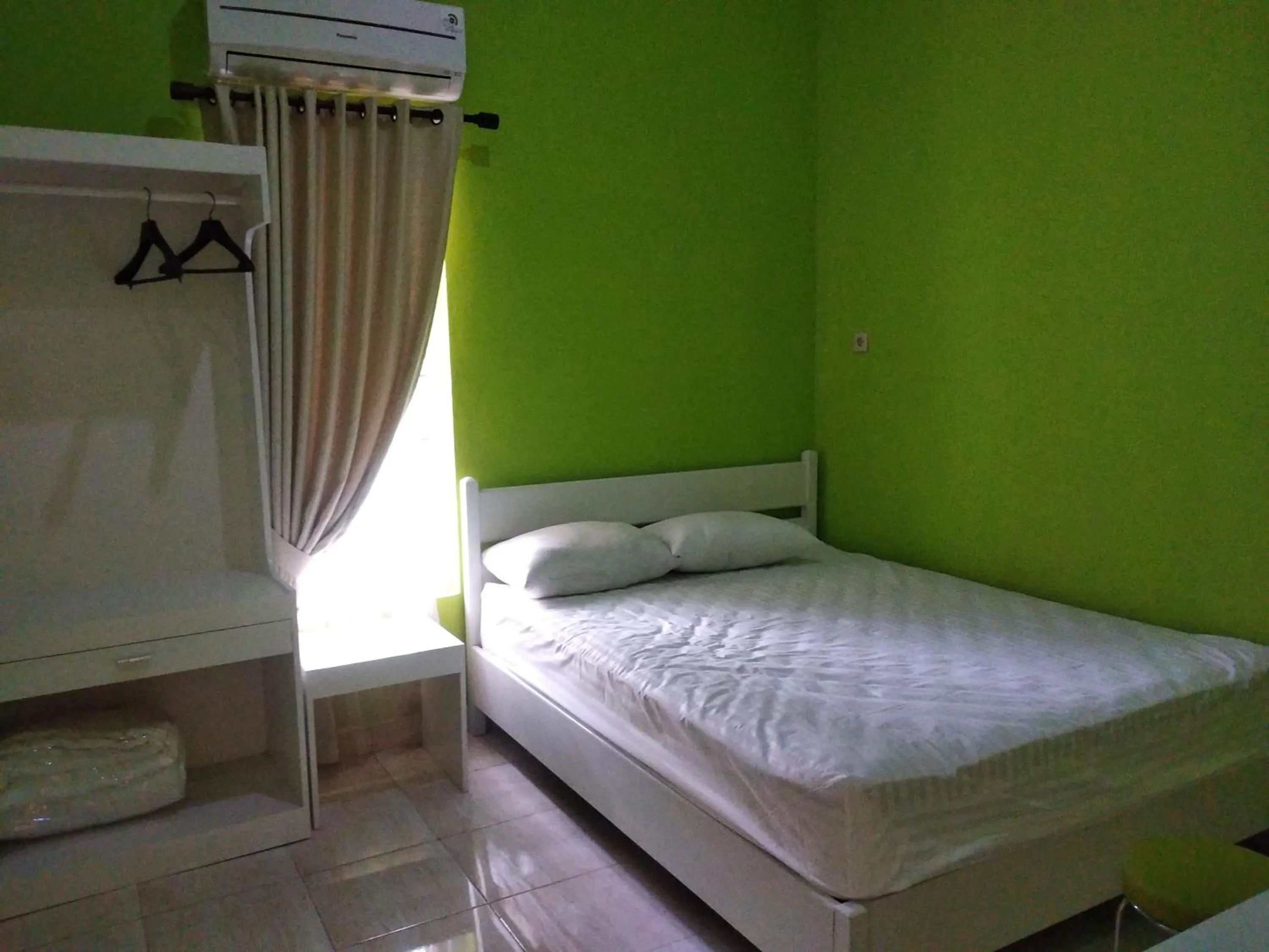 Photo of the whole room, Bed in Omah Inap D24 Syariah near Universitas Aisyiah Yogyakarta Mitra RedDoorz