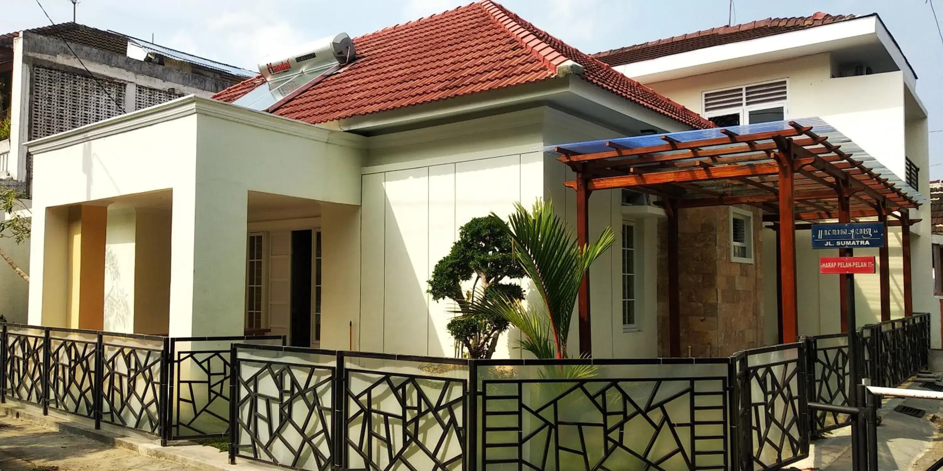 Property building in Omah Inap D24 Syariah near Universitas Aisyiah Yogyakarta Mitra RedDoorz Property building in Omah Inap D24 Syariah near Universitas Aisyiah Yogyakarta Mitra RedDoorz