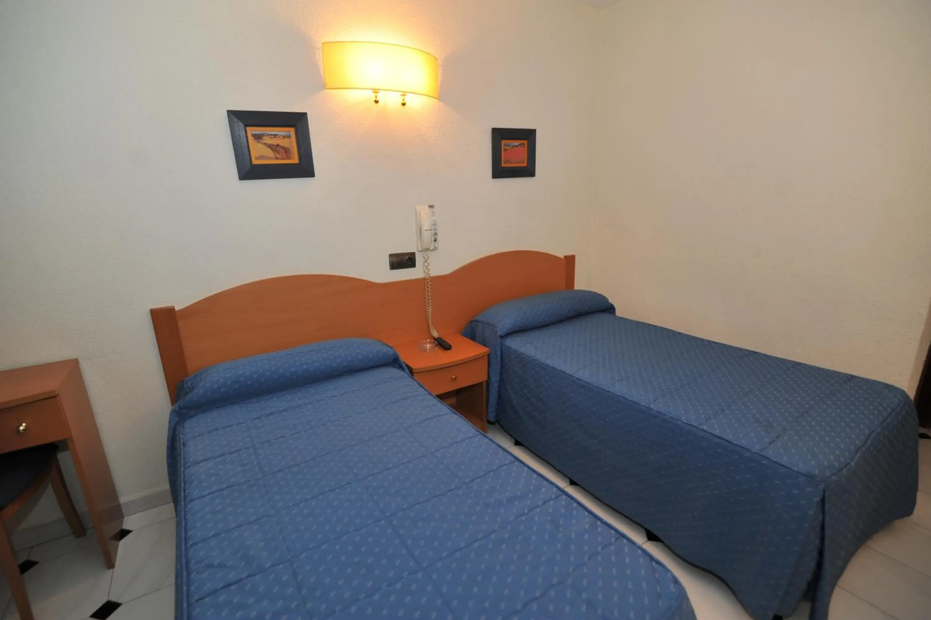 Twin Room in Hostal Goyma I Twin Room in Hostal Goyma I