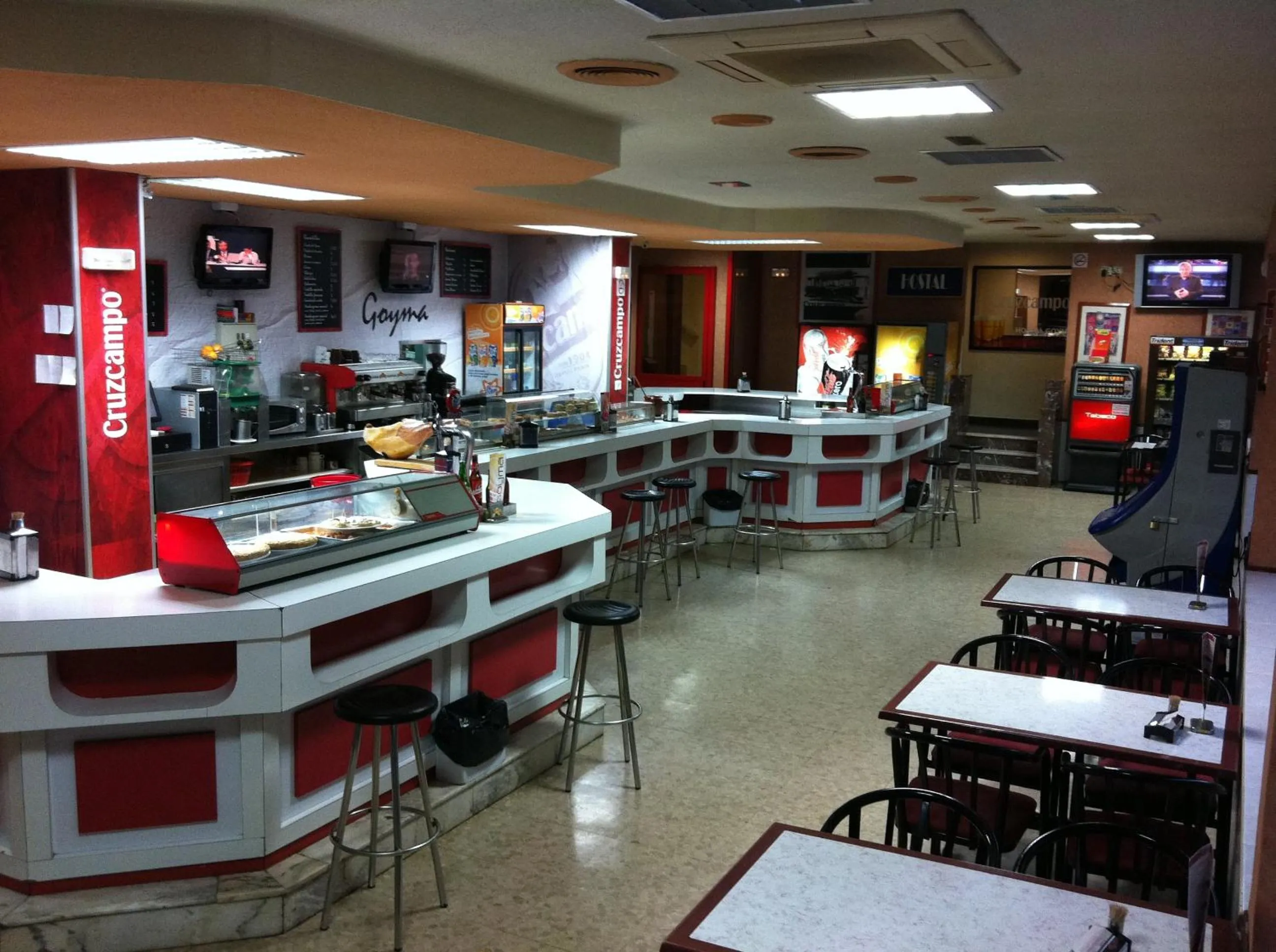 Restaurant/places to eat in Hostal Goyma I