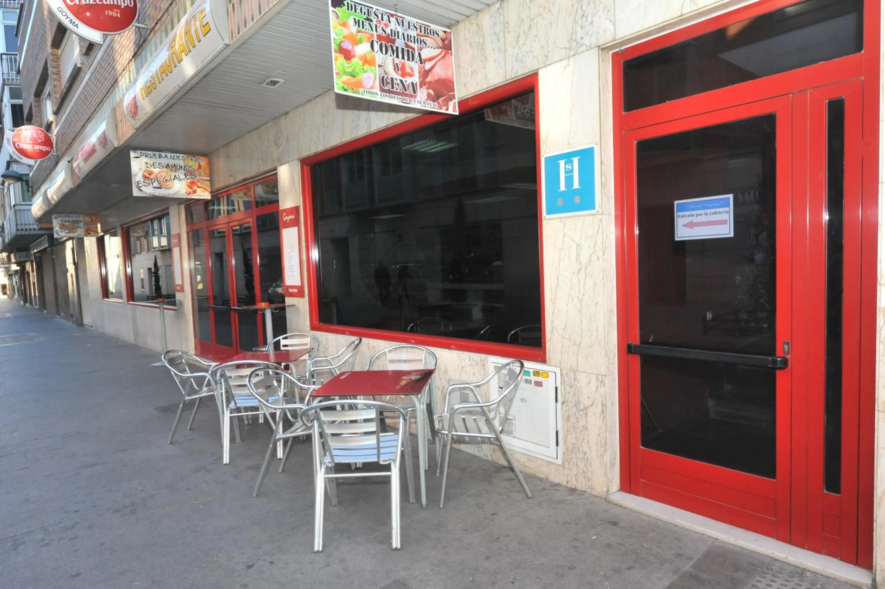Facade/entrance in Hostal Goyma I