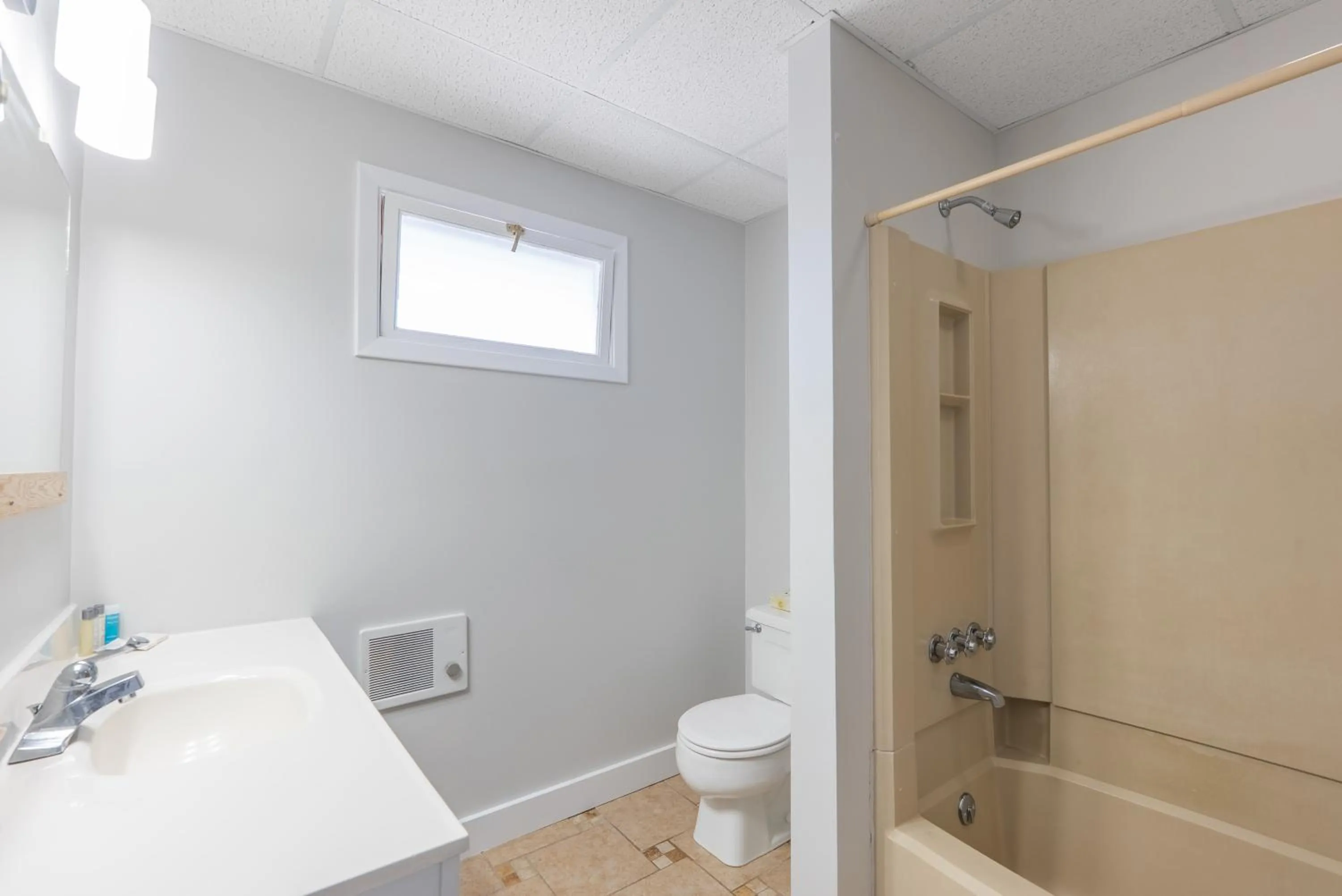 Queen Room in Fisherman's Wharf Inn