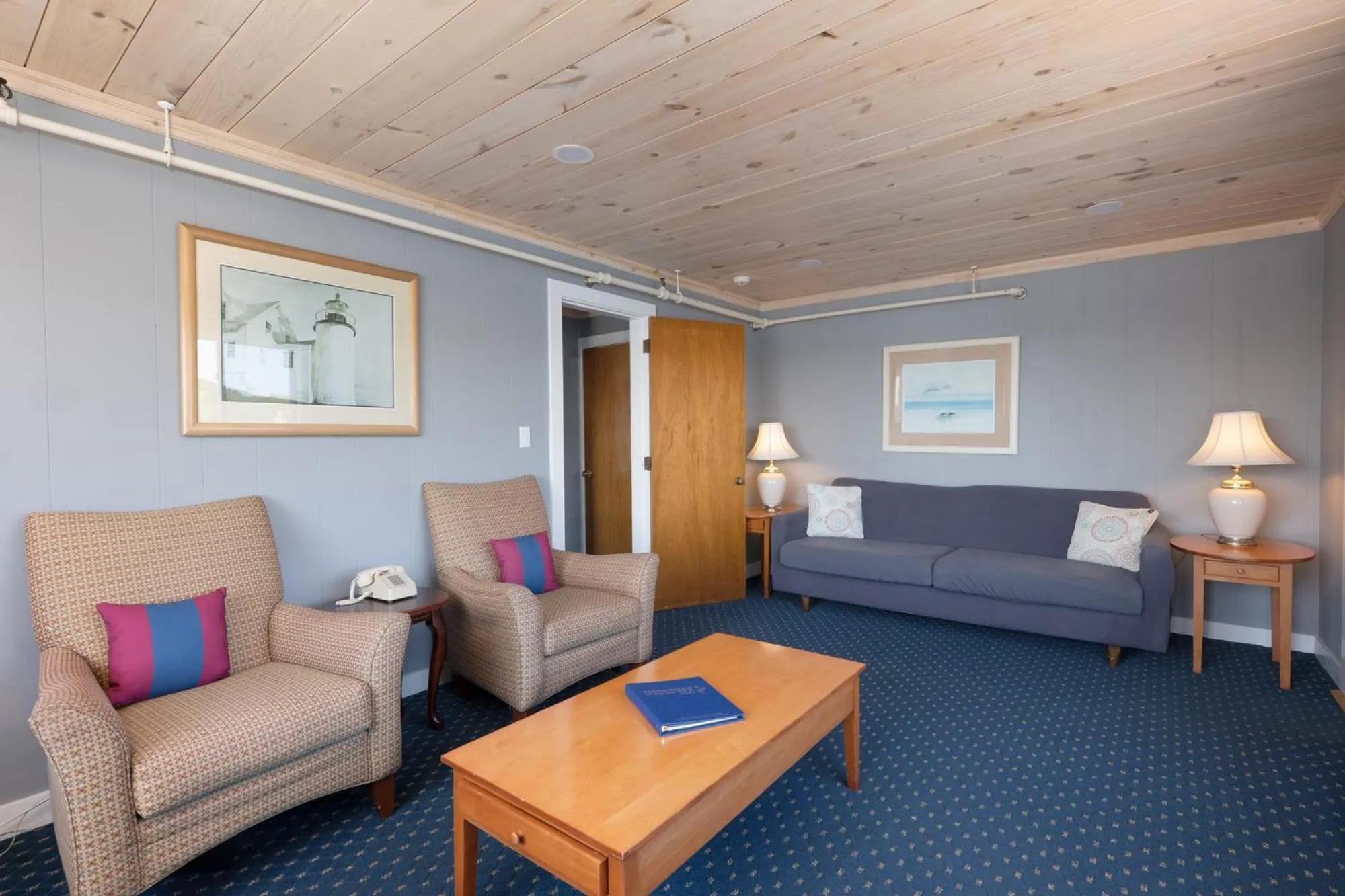 Living room in Fisherman's Wharf Inn