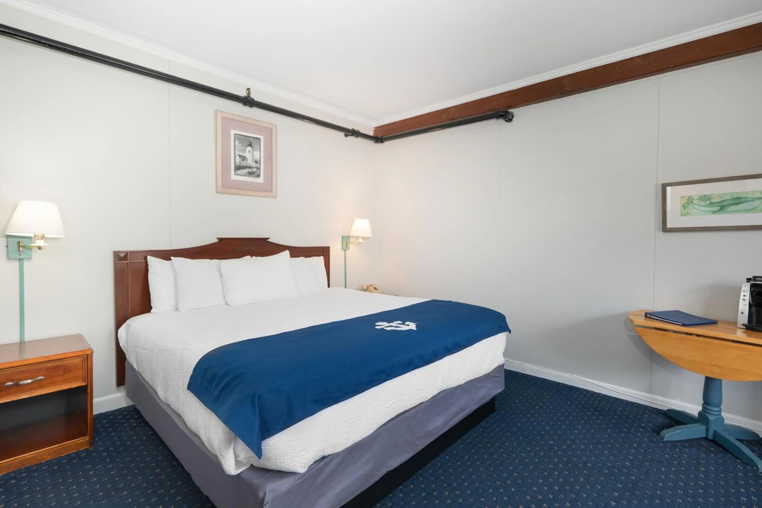 Bed in Fisherman's Wharf Inn