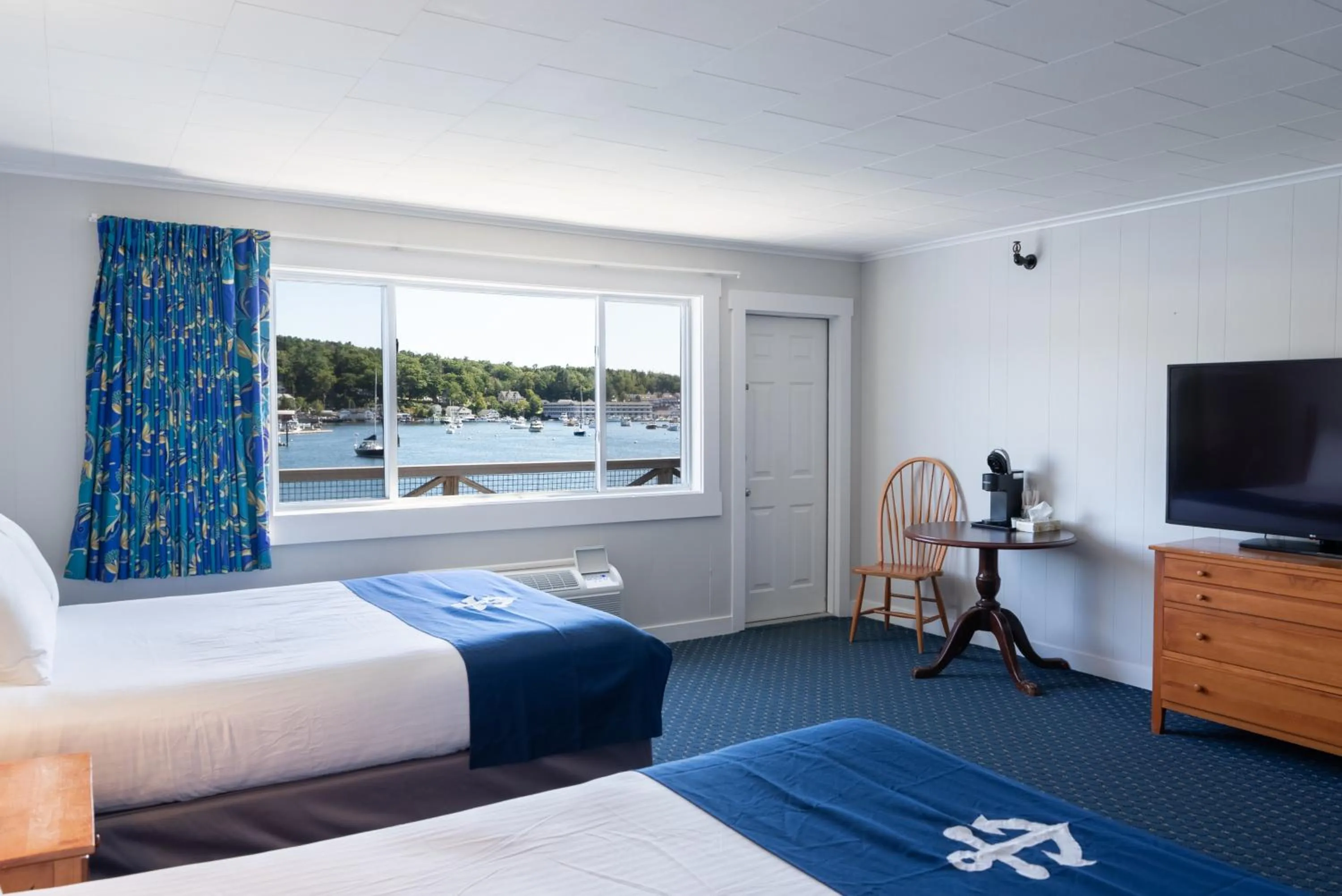 Bed in Fisherman's Wharf Inn