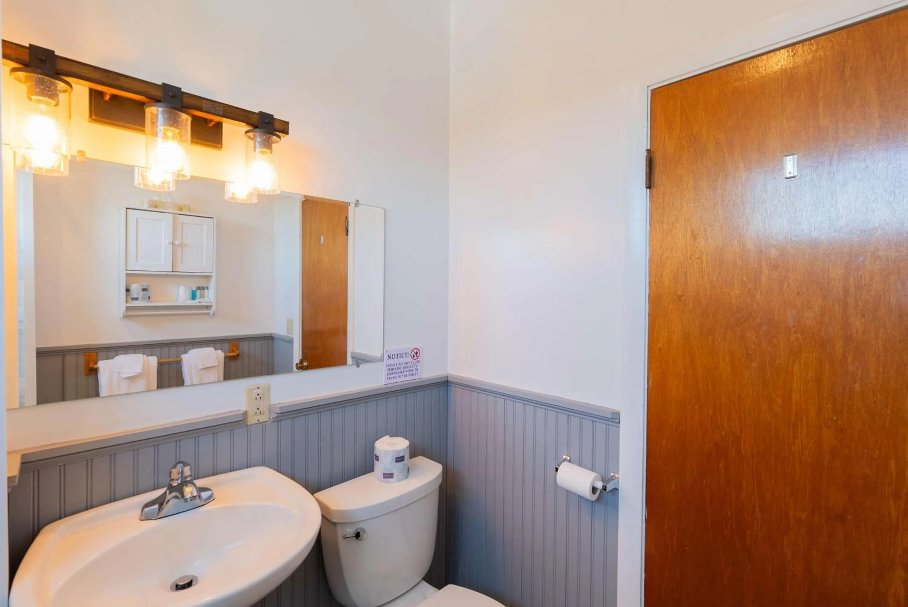 Bathroom in Fisherman's Wharf Inn